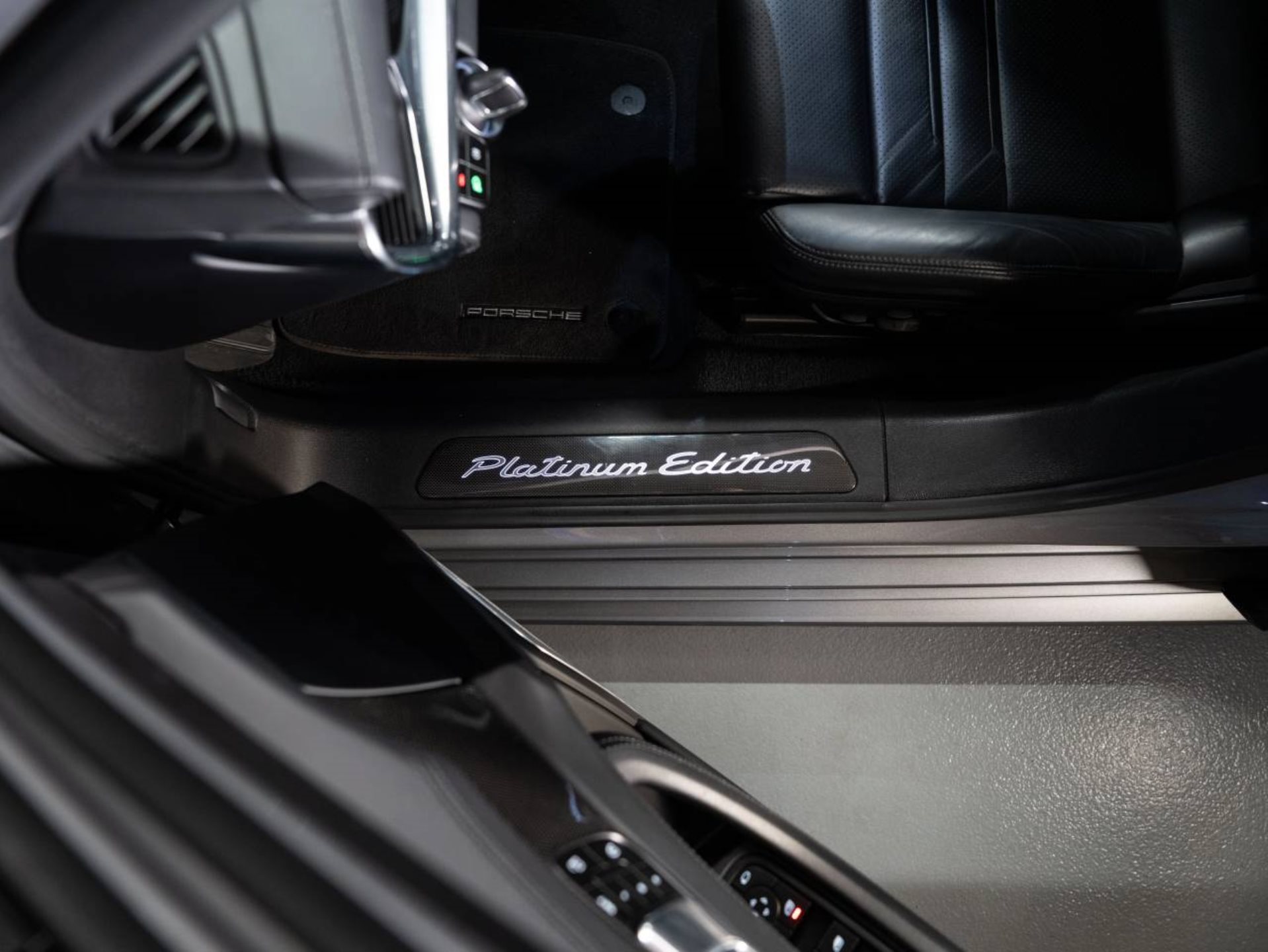 PORSCHE Panamera 4 E-Hybrid Sport Turismo Platinum Edition (MY23)-image-19
