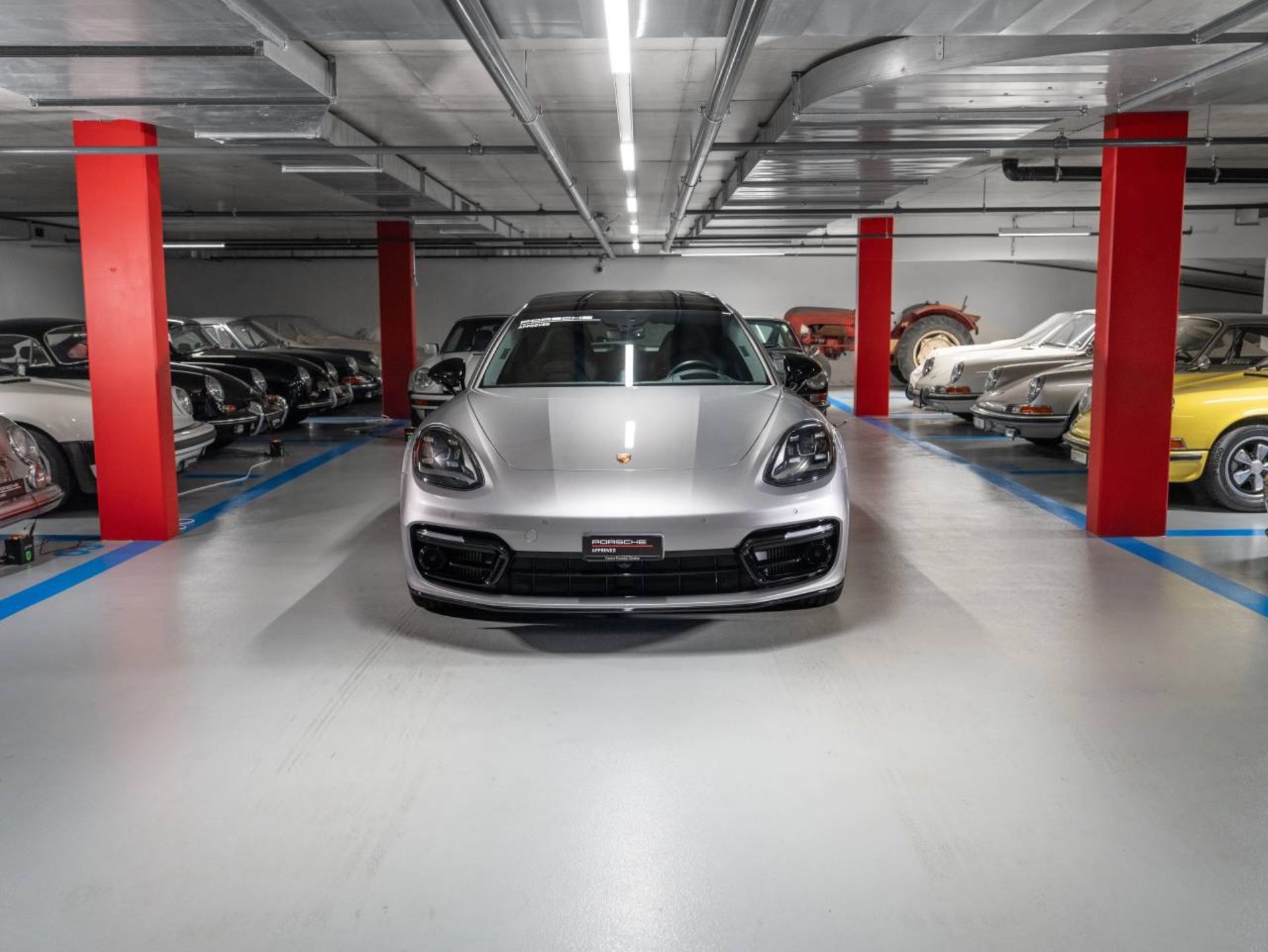 PORSCHE Panamera 4 E-Hybrid Sport Turismo Platinum Edition (MY23)-showroom-element-1