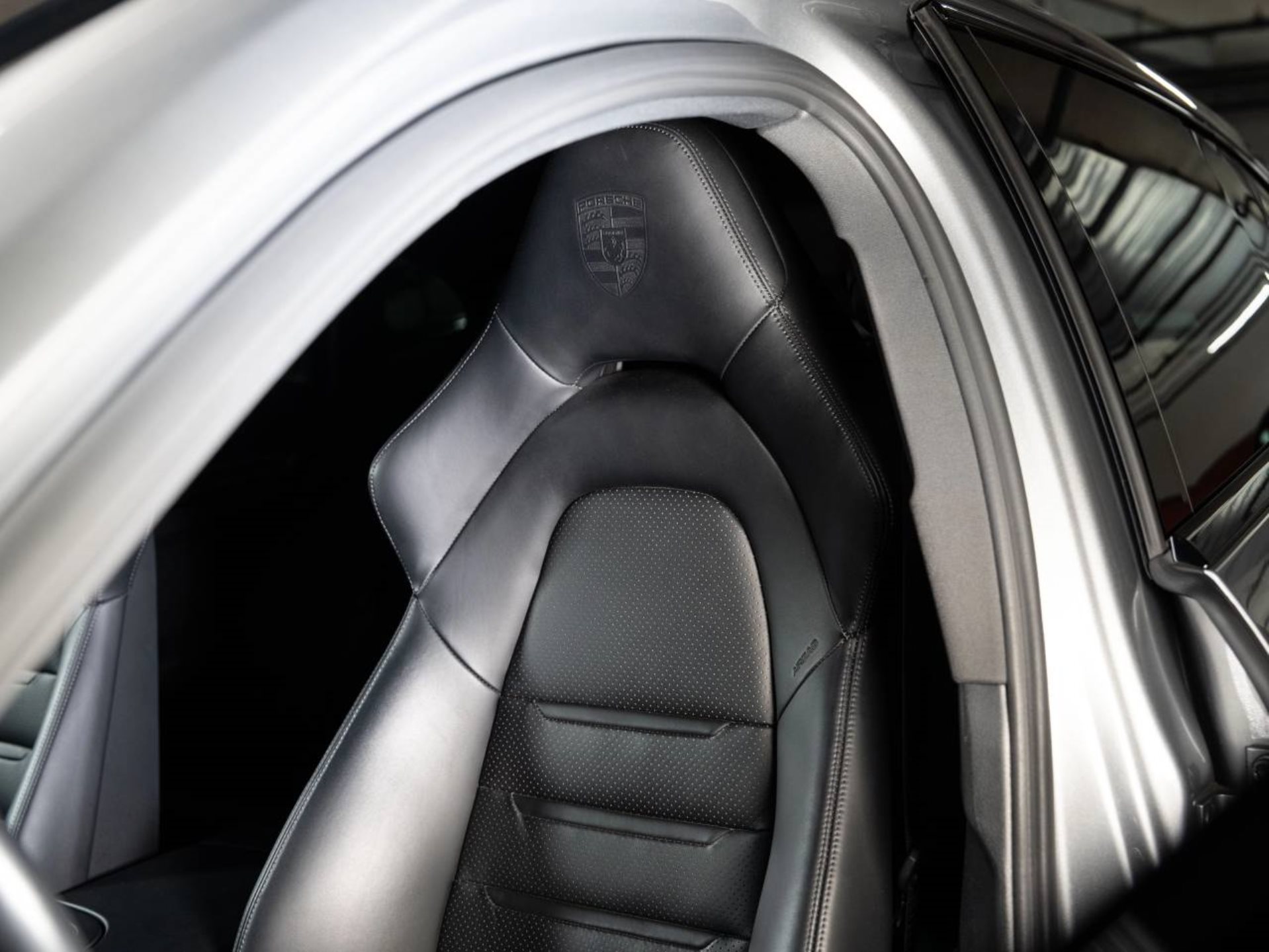 PORSCHE Panamera 4 E-Hybrid Sport Turismo Platinum Edition (MY23)-image-17