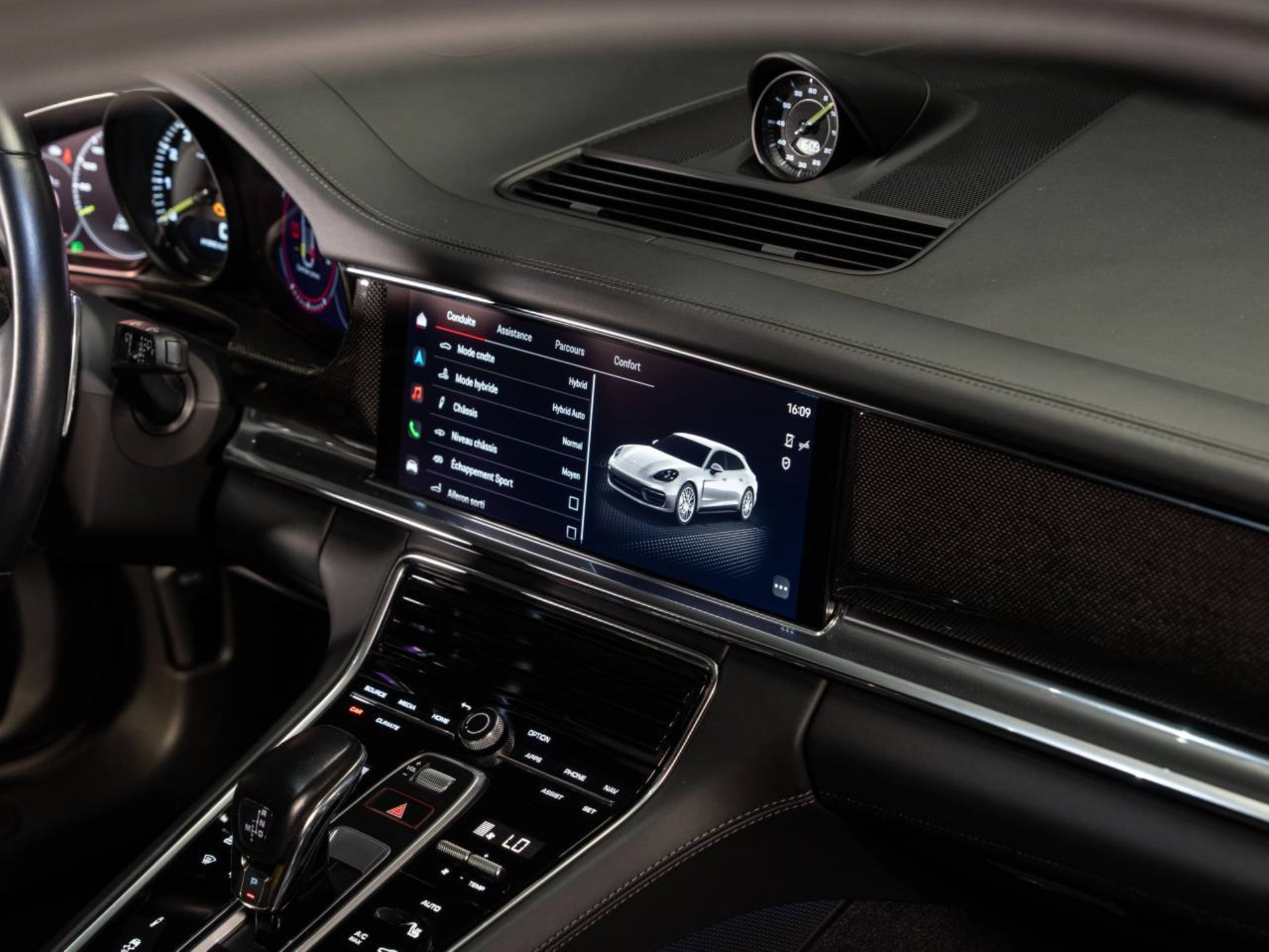 PORSCHE Panamera 4 E-Hybrid Sport Turismo Platinum Edition (MY23)-image-11
