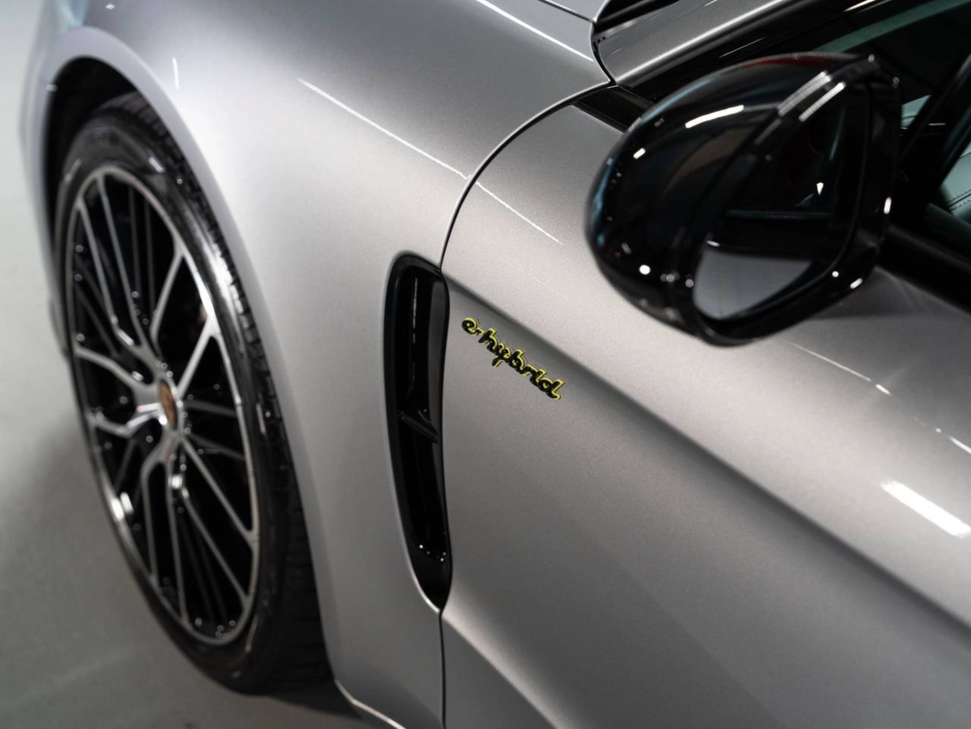 PORSCHE Panamera 4 E-Hybrid Sport Turismo Platinum Edition (MY23)-image-21