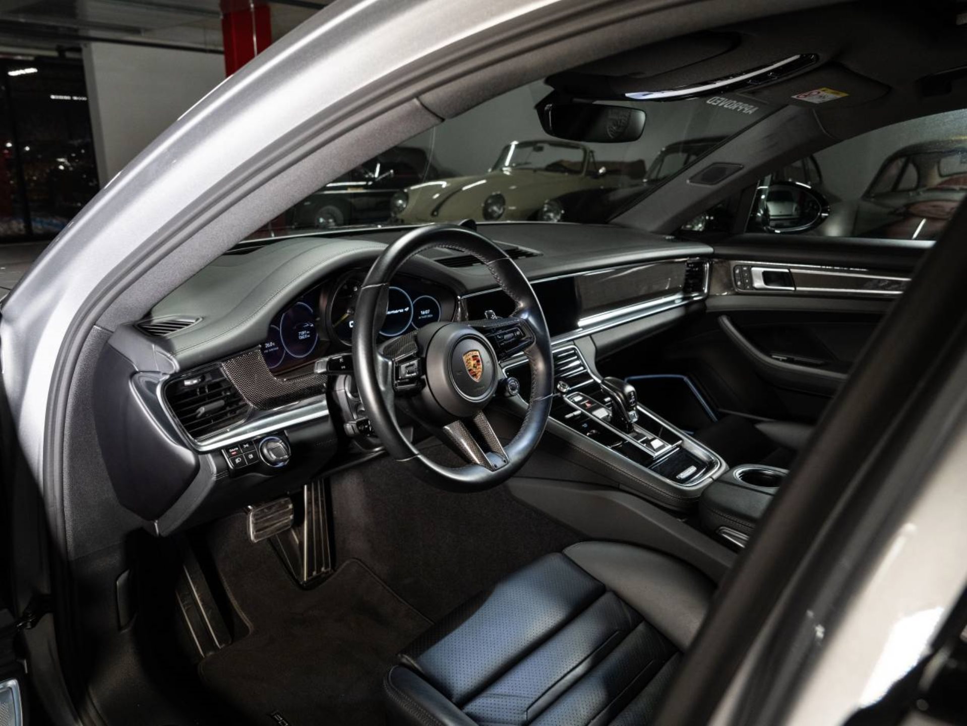 PORSCHE Panamera 4 E-Hybrid Sport Turismo Platinum Edition (MY23)-showroom-element-3