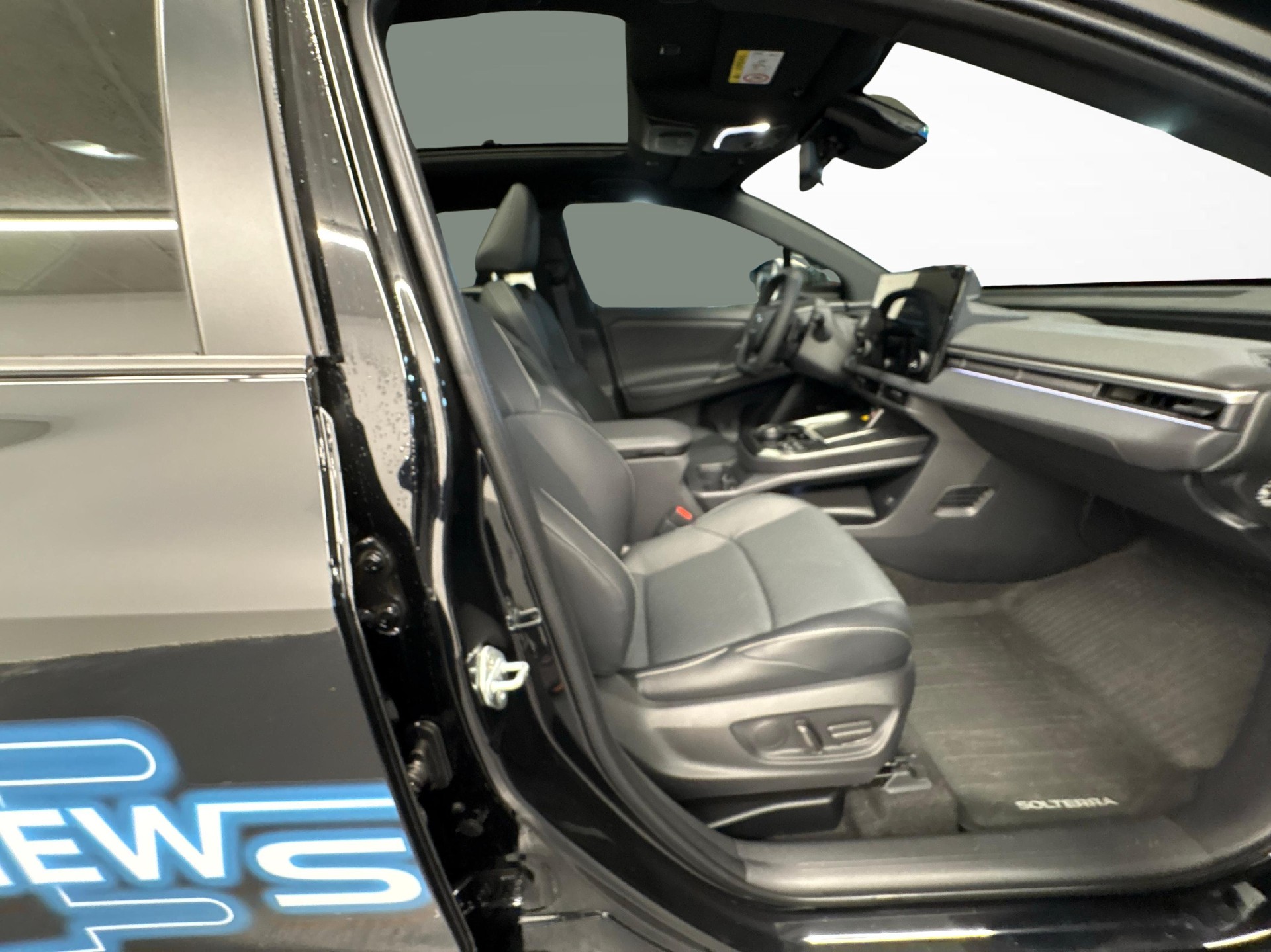 SUBARU Solterra eV Luxury AWD-image-9