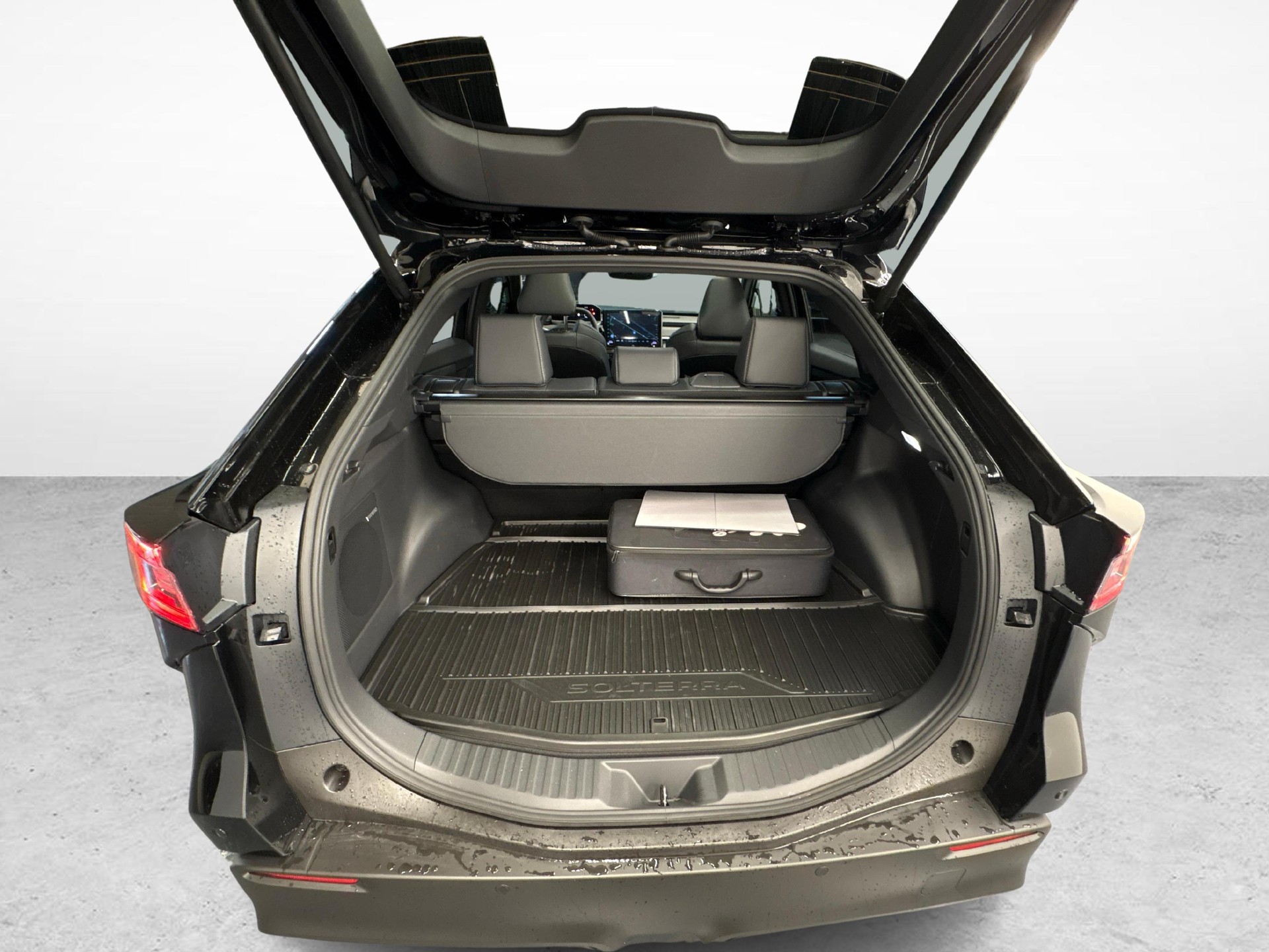 SUBARU Solterra eV Luxury AWD-image-11