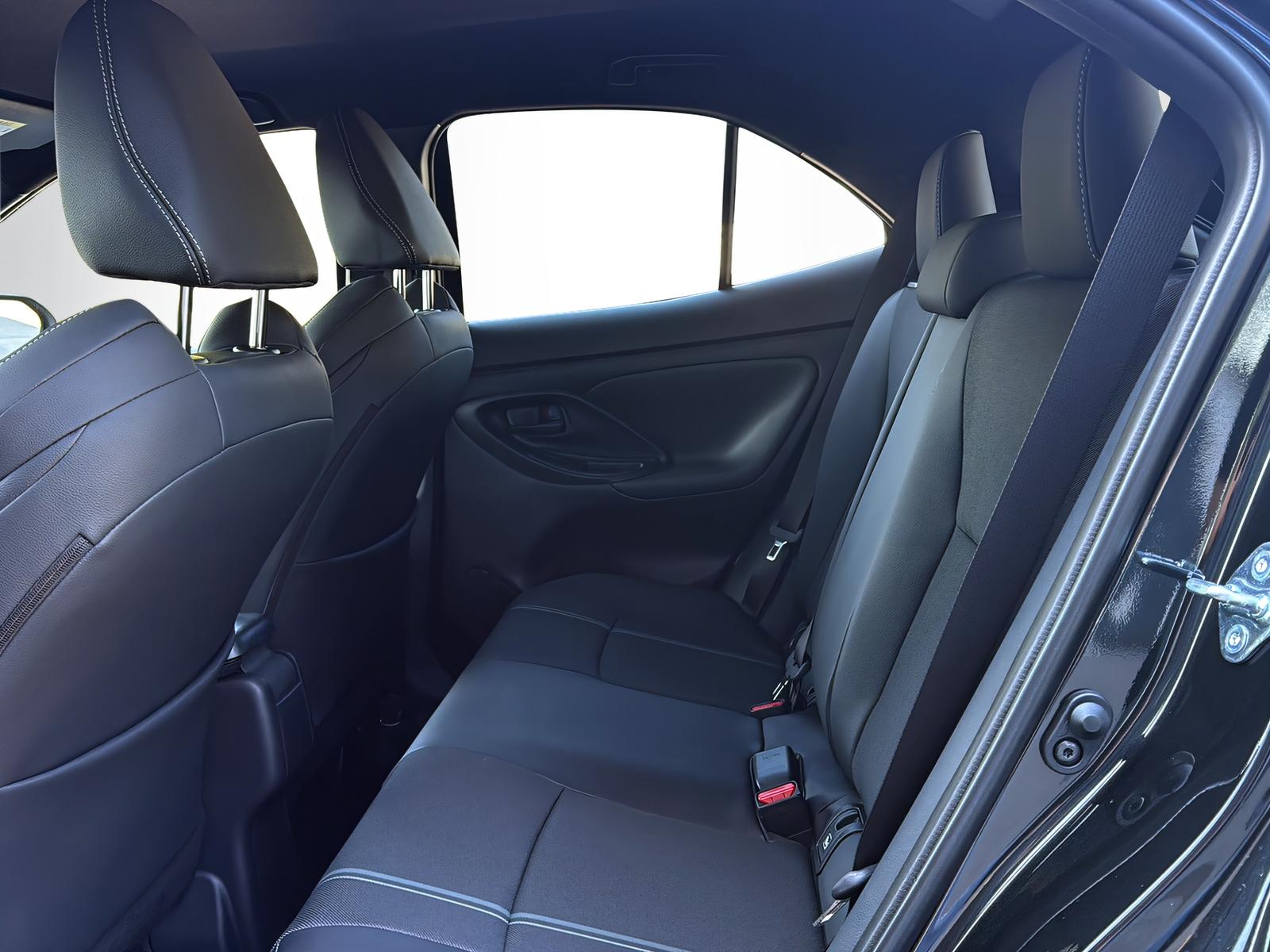 TOYOTA Yaris Cross 1.5 VVT-i HSD Premium AWD-i-image-10