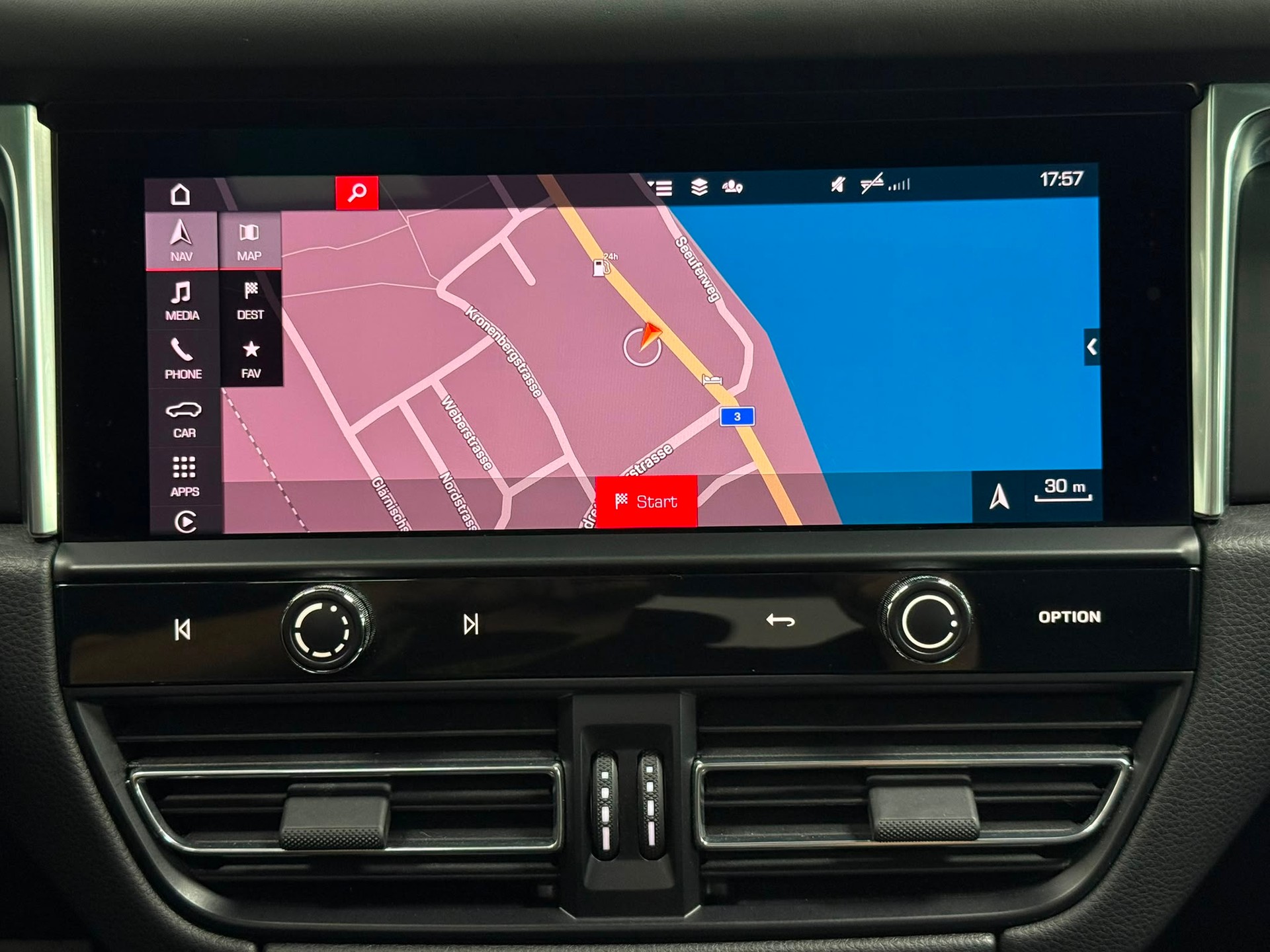 PORSCHE Macan PDK-image-19