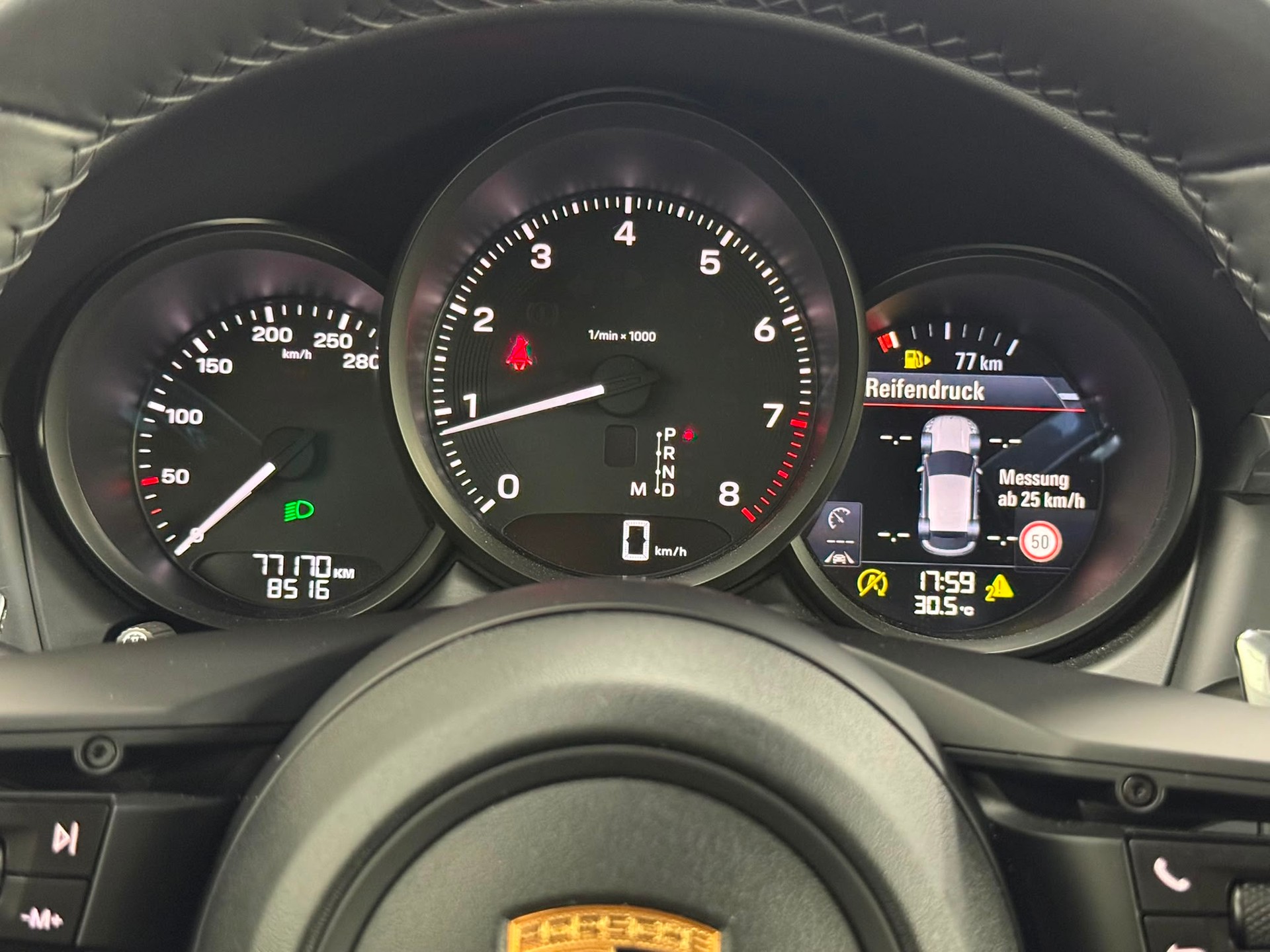 PORSCHE Macan PDK-image-18
