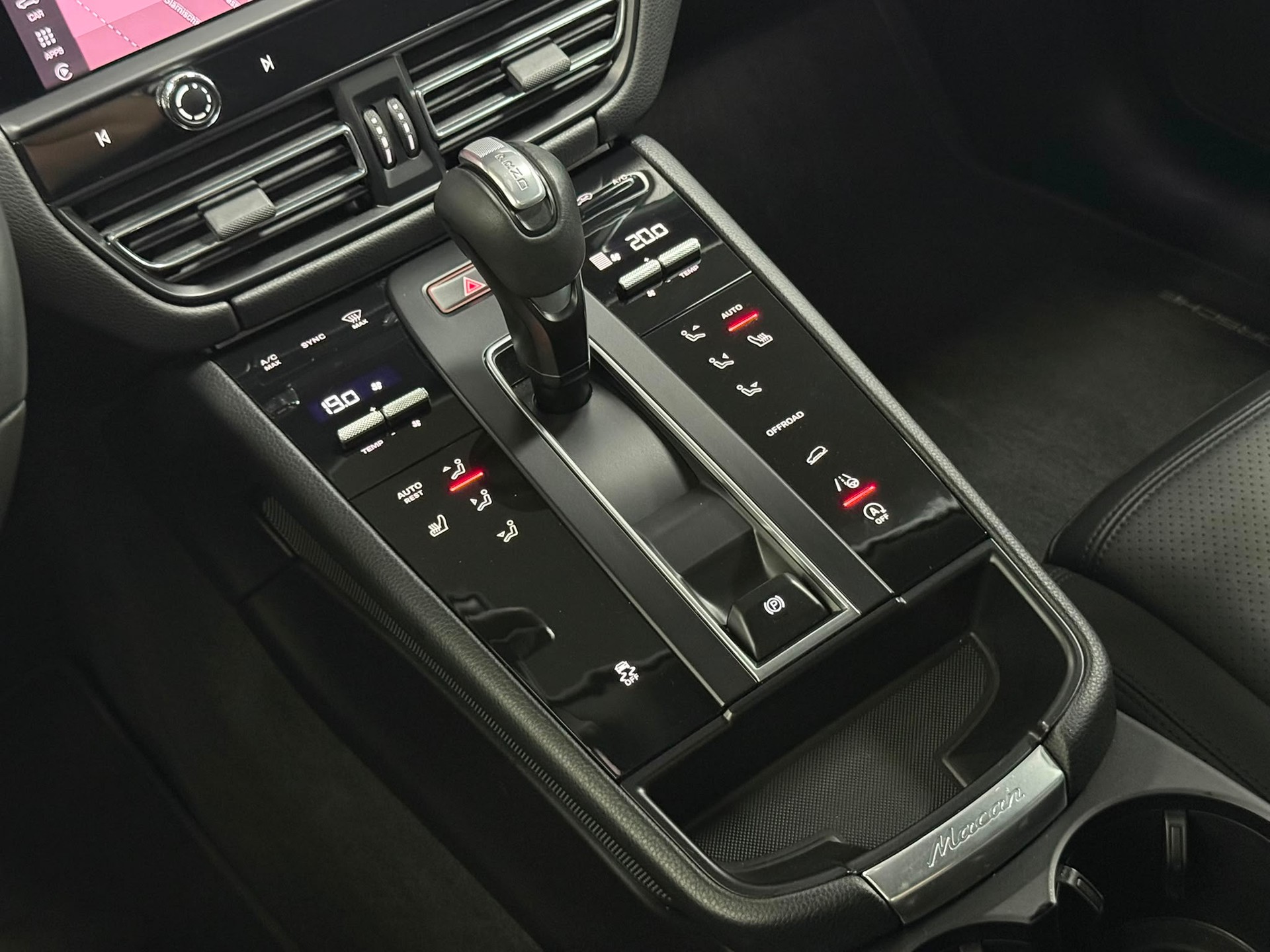 PORSCHE Macan PDK-image-23