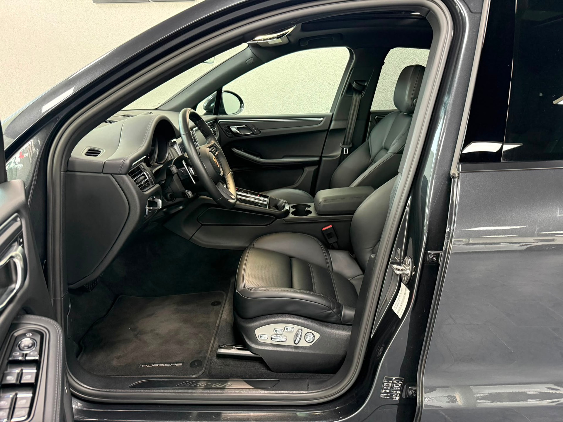 PORSCHE Macan PDK-image-9