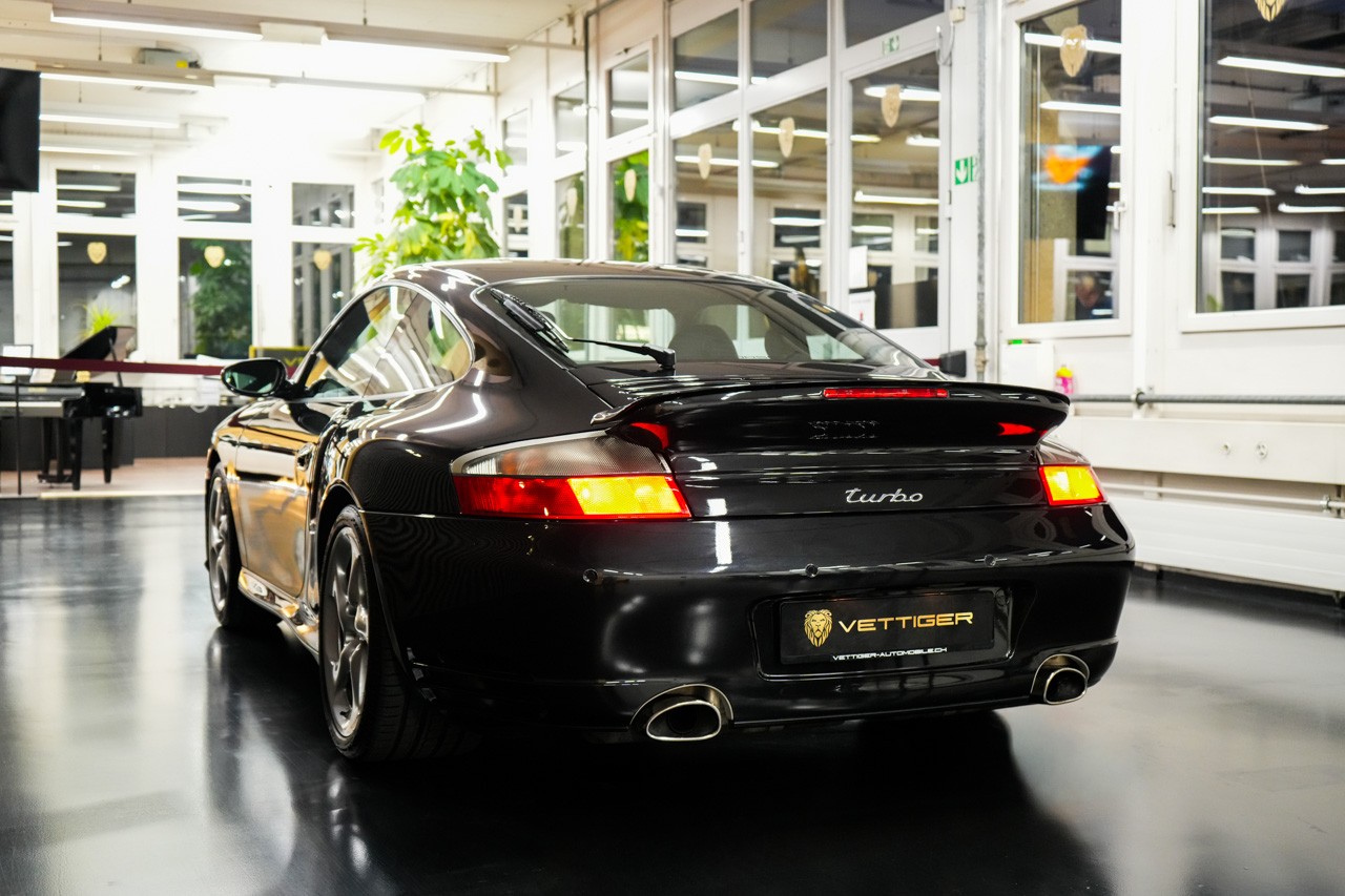 PORSCHE 911 Turbo-showroom-element-3