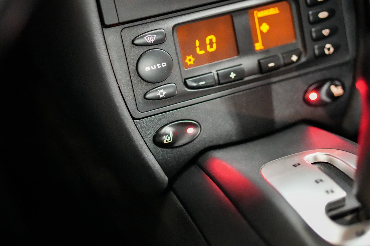 PORSCHE 911 Turbo-image-19
