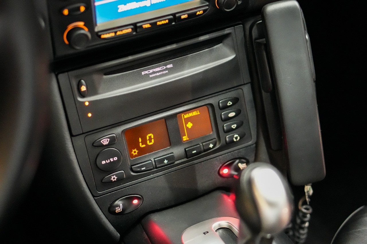 PORSCHE 911 Turbo-image-18