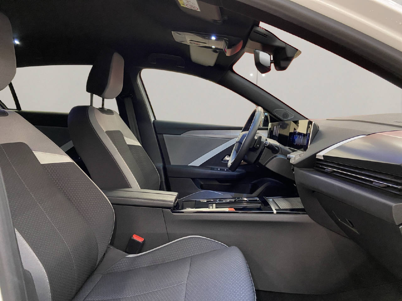 OPEL Astra 1.2 T Hybrid Edition-image-11