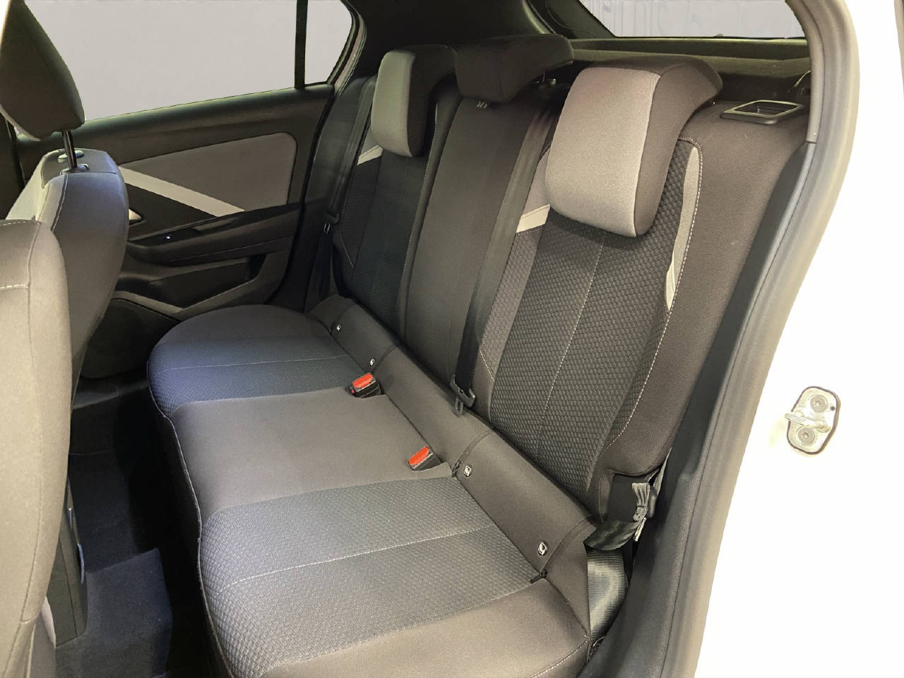 OPEL Astra 1.2 T Hybrid Edition-image-13