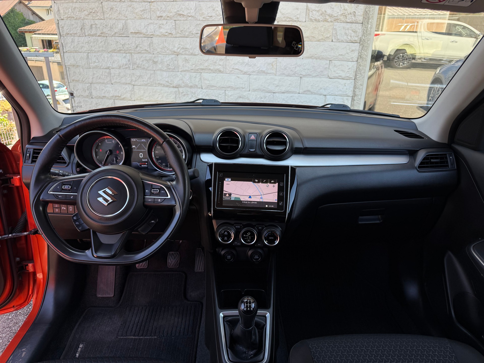 SUZUKI Swift 1.2 Compact Top 4x4 Hybrid-image-9