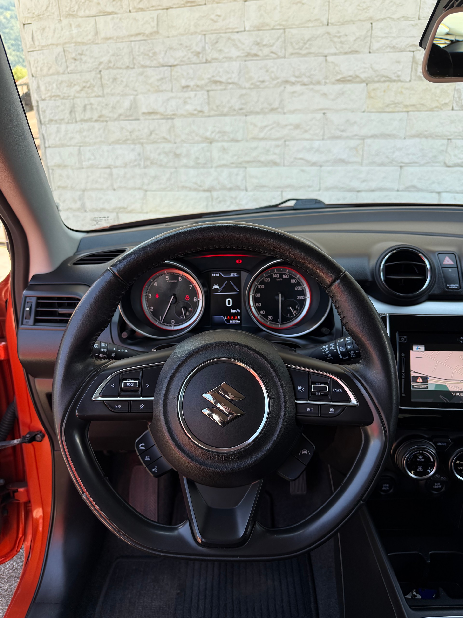 SUZUKI Swift 1.2 Compact Top 4x4 Hybrid-image-10