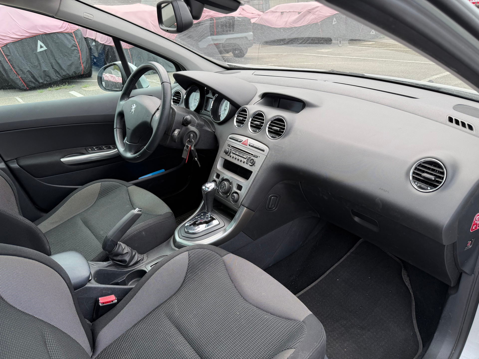 PEUGEOT 308 1.6 16V T Sport Pack Automatic-image-10
