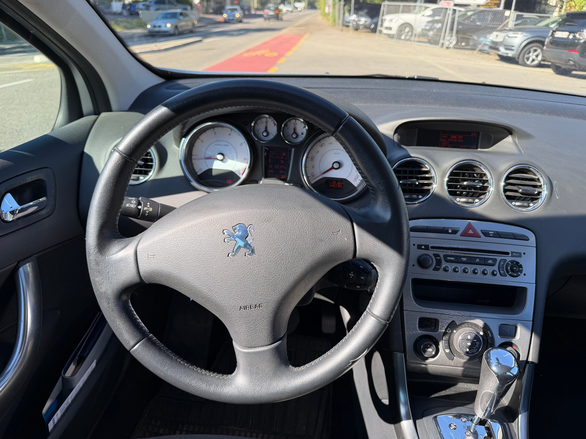 PEUGEOT 308 1.6 16V T Sport Pack Automatic-image-10