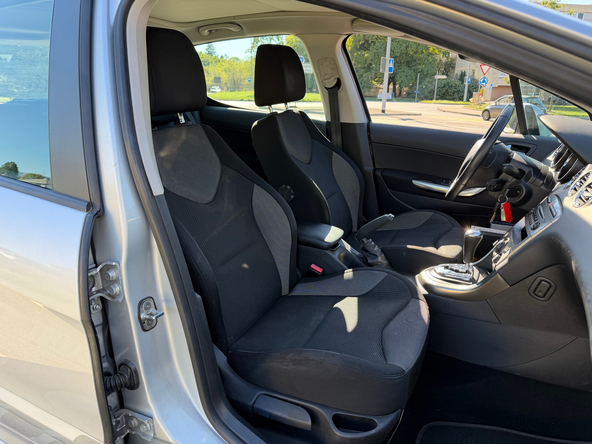 PEUGEOT 308 1.6 16V T Sport Pack Automatic-image-6