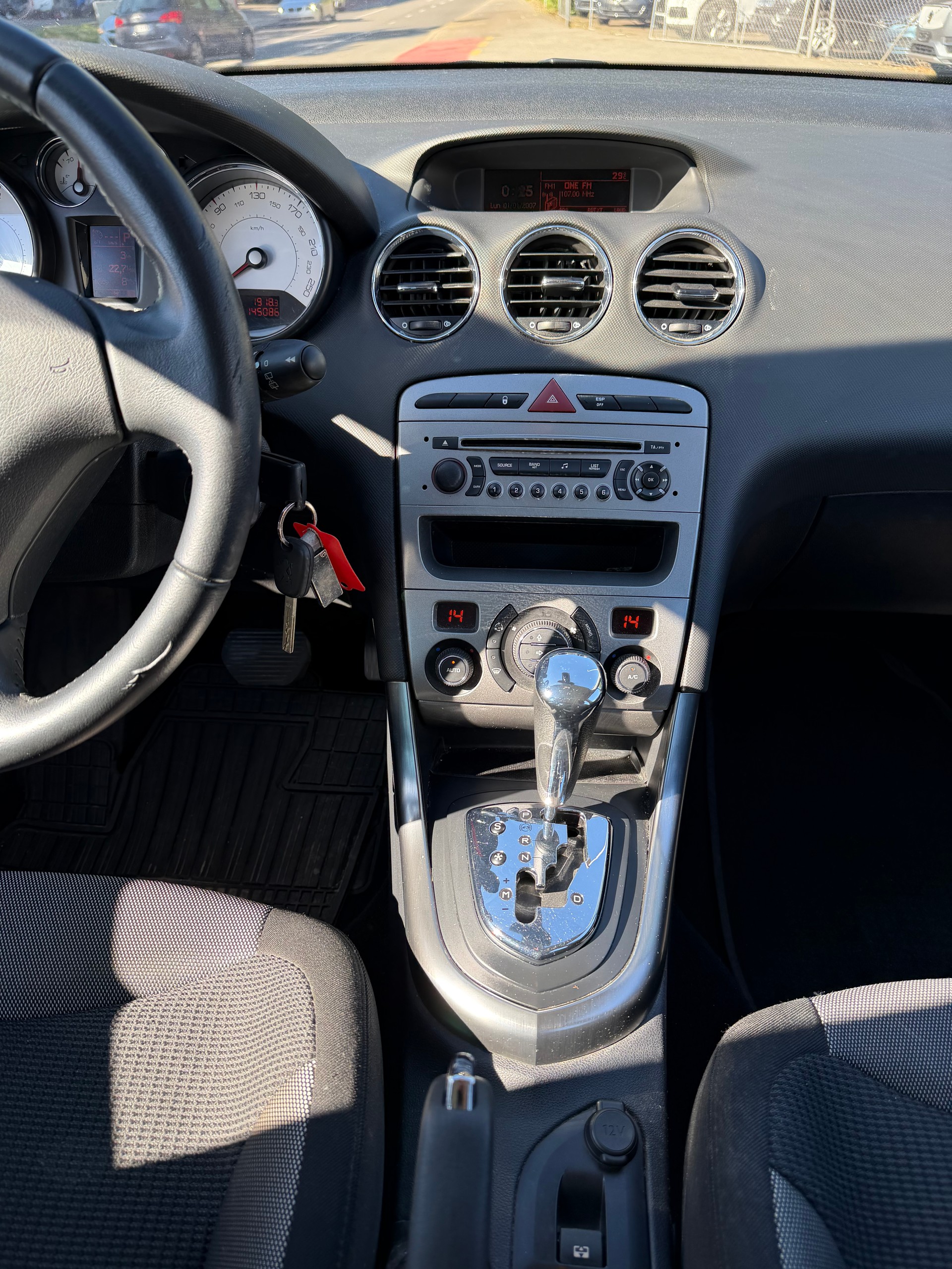 PEUGEOT 308 1.6 16V T Sport Pack Automatic-image-9