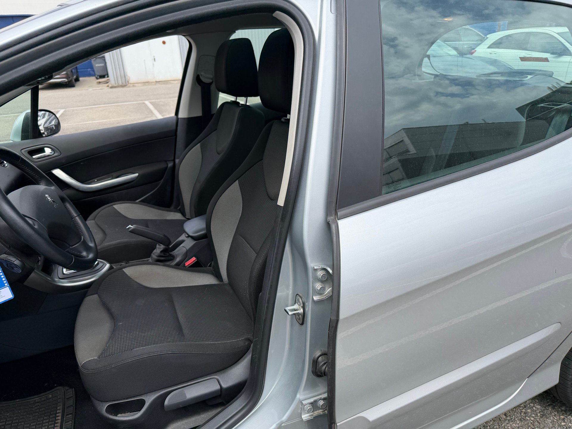PEUGEOT 308 1.6 16V T Sport Pack Automatic-image-8