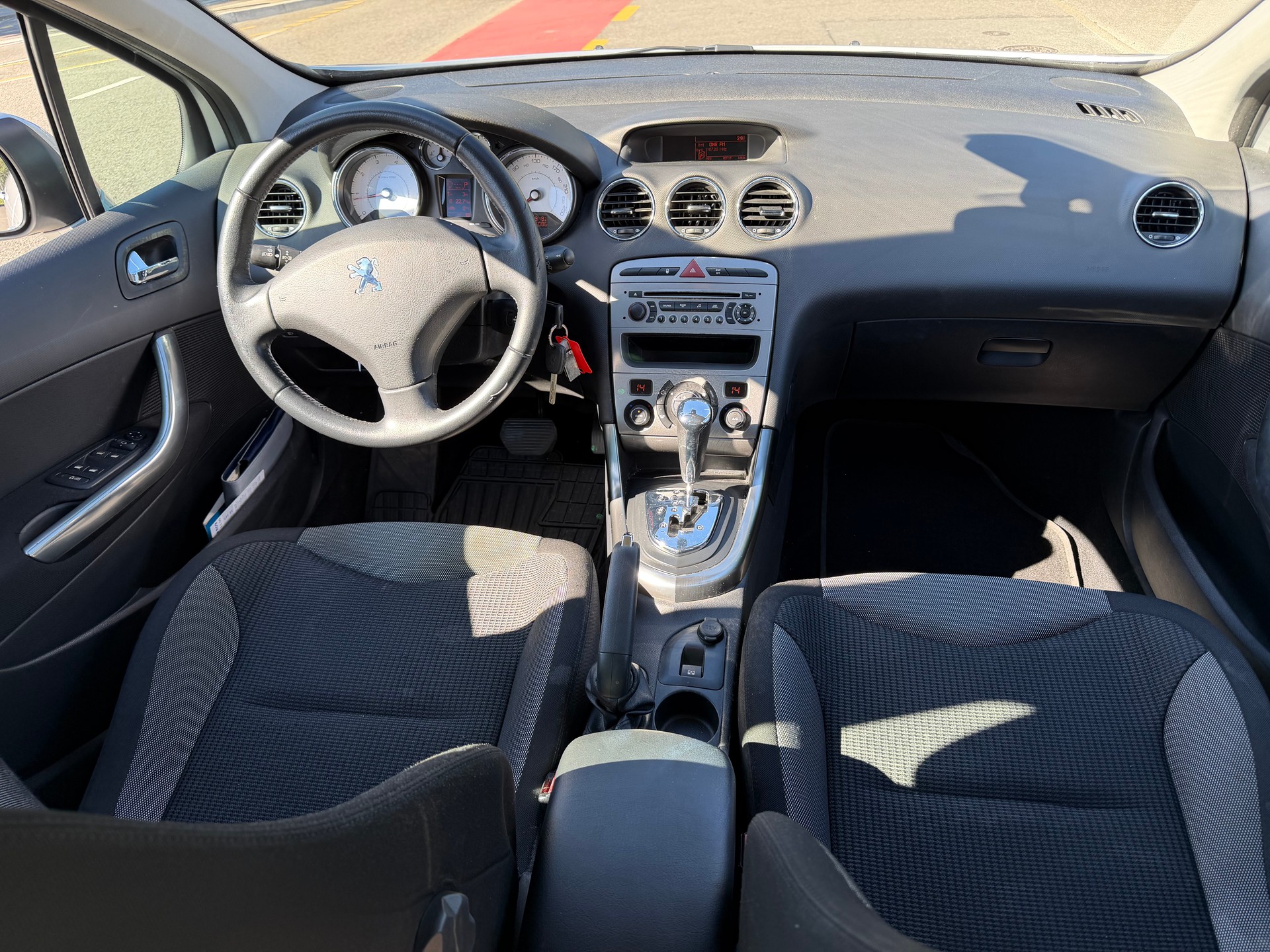 PEUGEOT 308 1.6 16V T Sport Pack Automatic-image-8