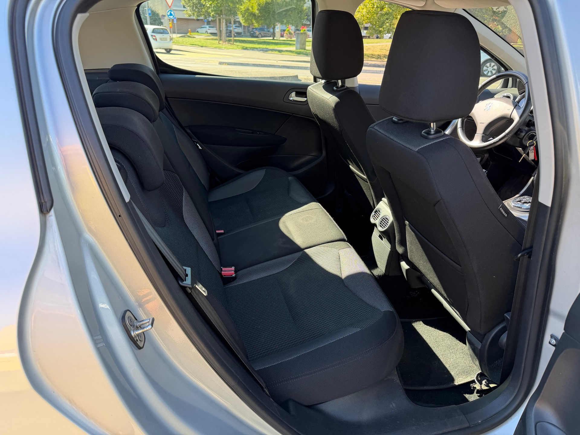 PEUGEOT 308 1.6 16V T Sport Pack Automatic-image-11