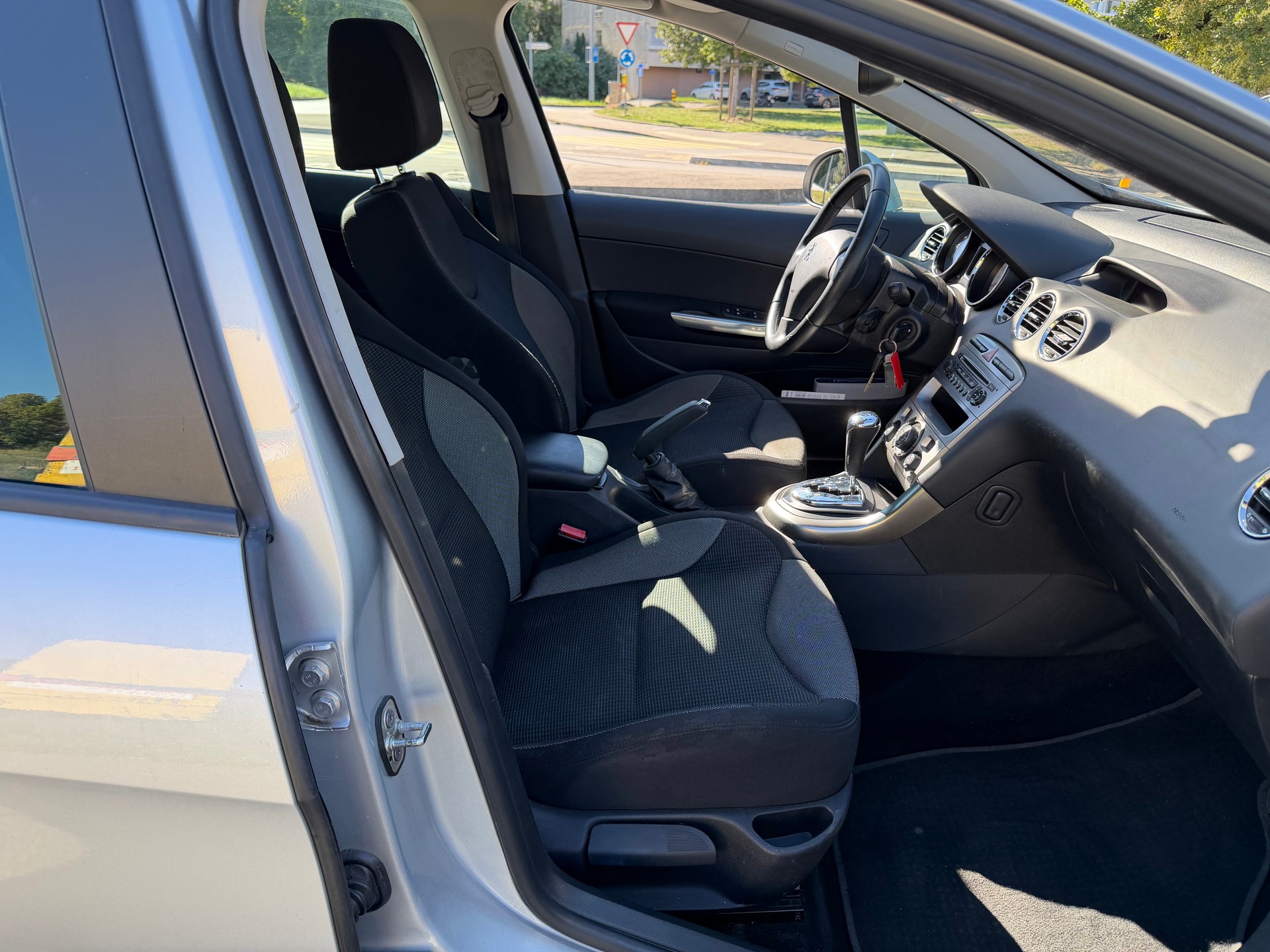 PEUGEOT 308 1.6 16V T Sport Pack Automatic-image-7