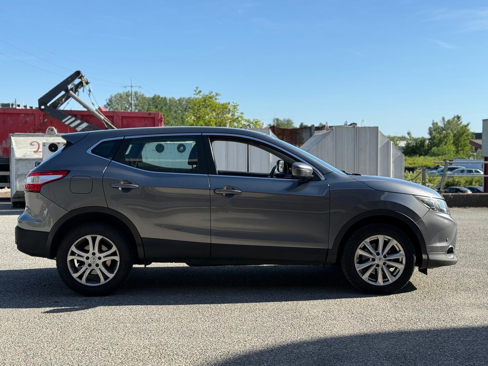 NISSAN Qashqai 1.6 dCi N-Connecta Xtronic CVT-image-2