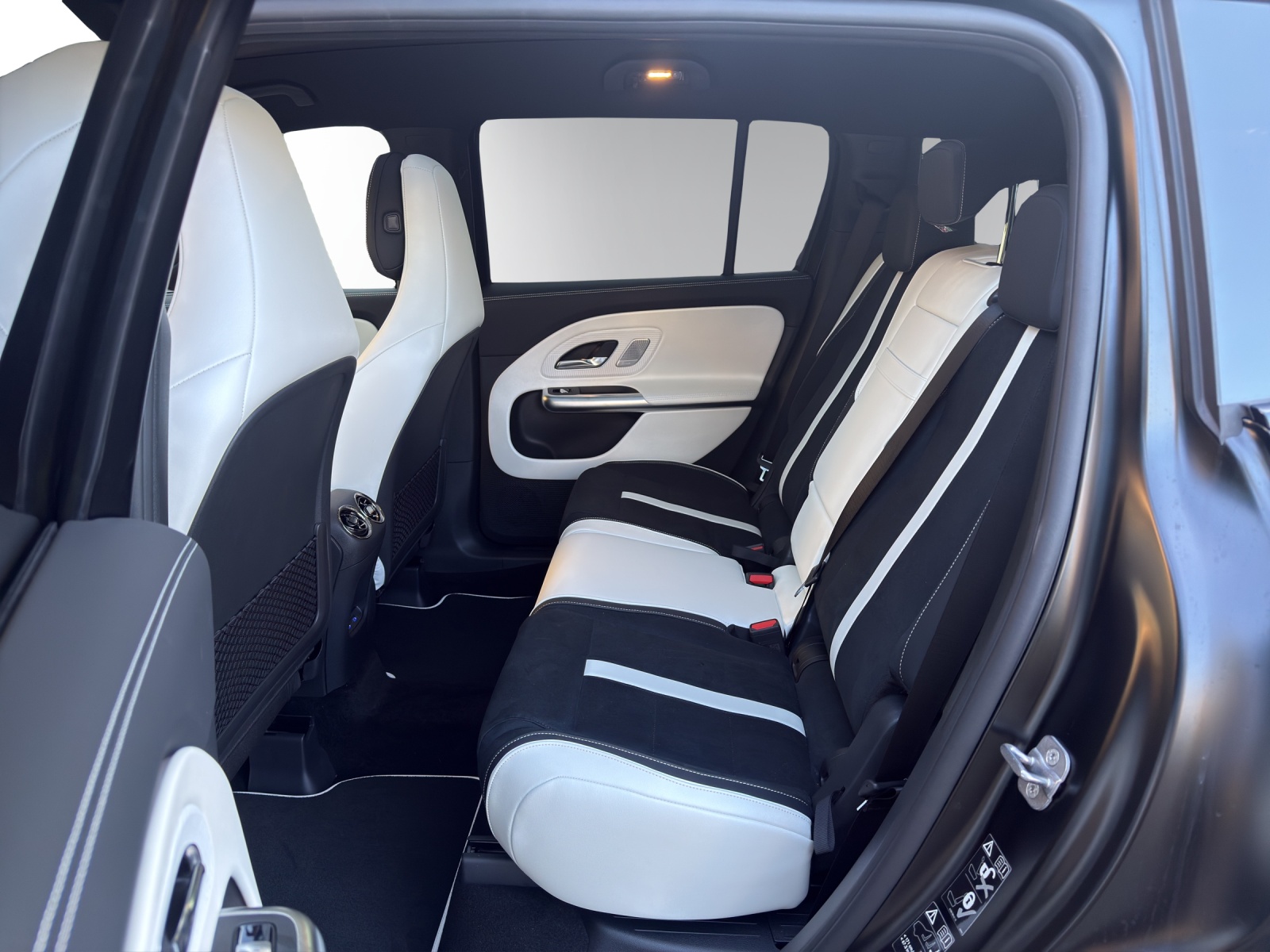 MERCEDES-BENZ GLB 220 4Matic 8G-Tronic-image-11