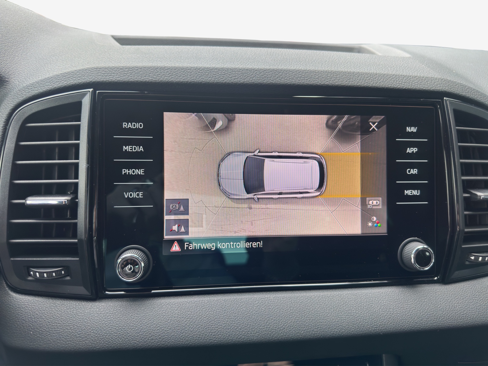 SKODA Karoq 2.0 TSI SportLine 4x4 DSG-image-15
