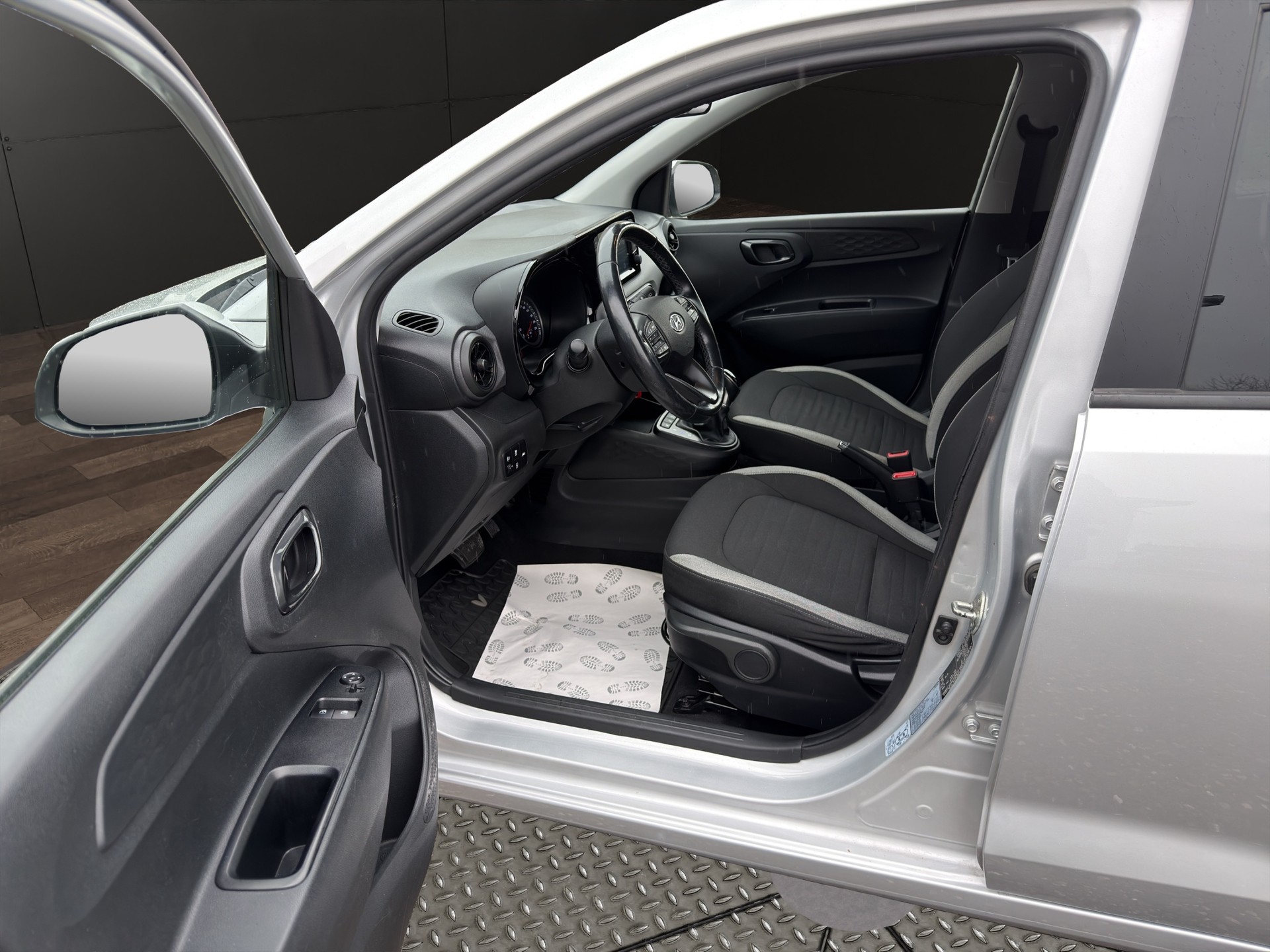 HYUNDAI i10 1.2 Amplia Automat-image-8