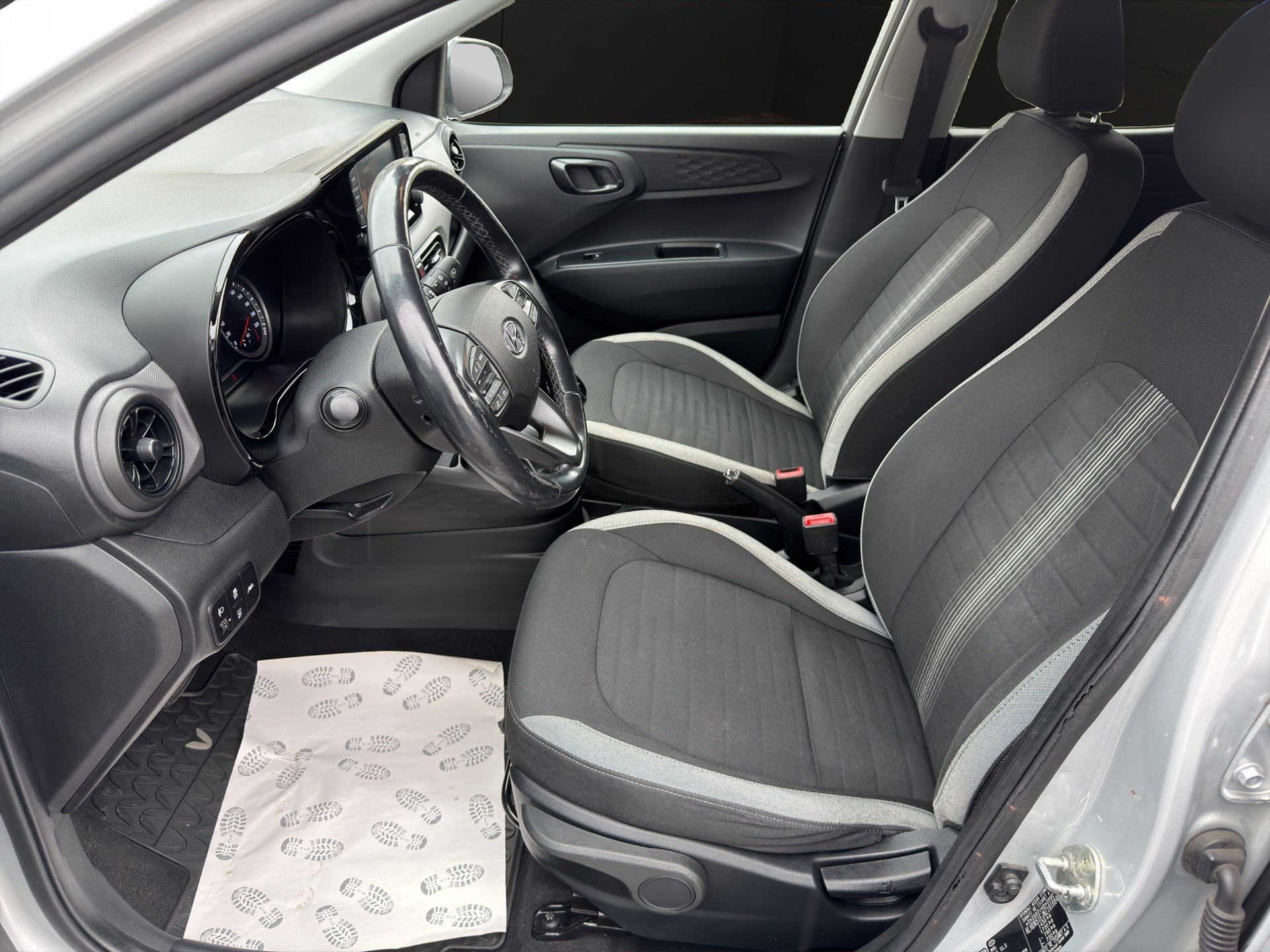 HYUNDAI i10 1.2 Amplia Automat-image-11