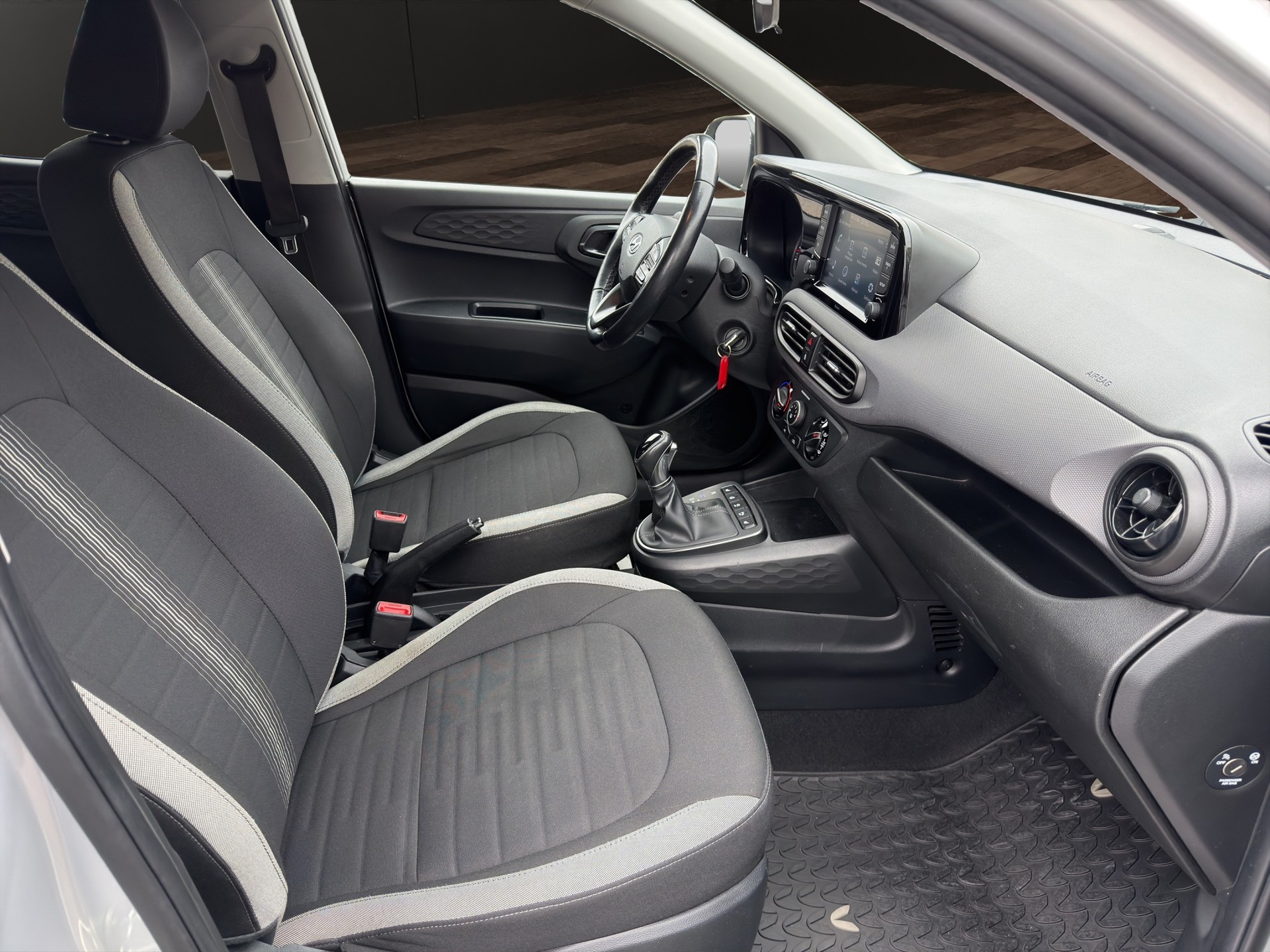 HYUNDAI i10 1.2 Amplia Automat-image-10