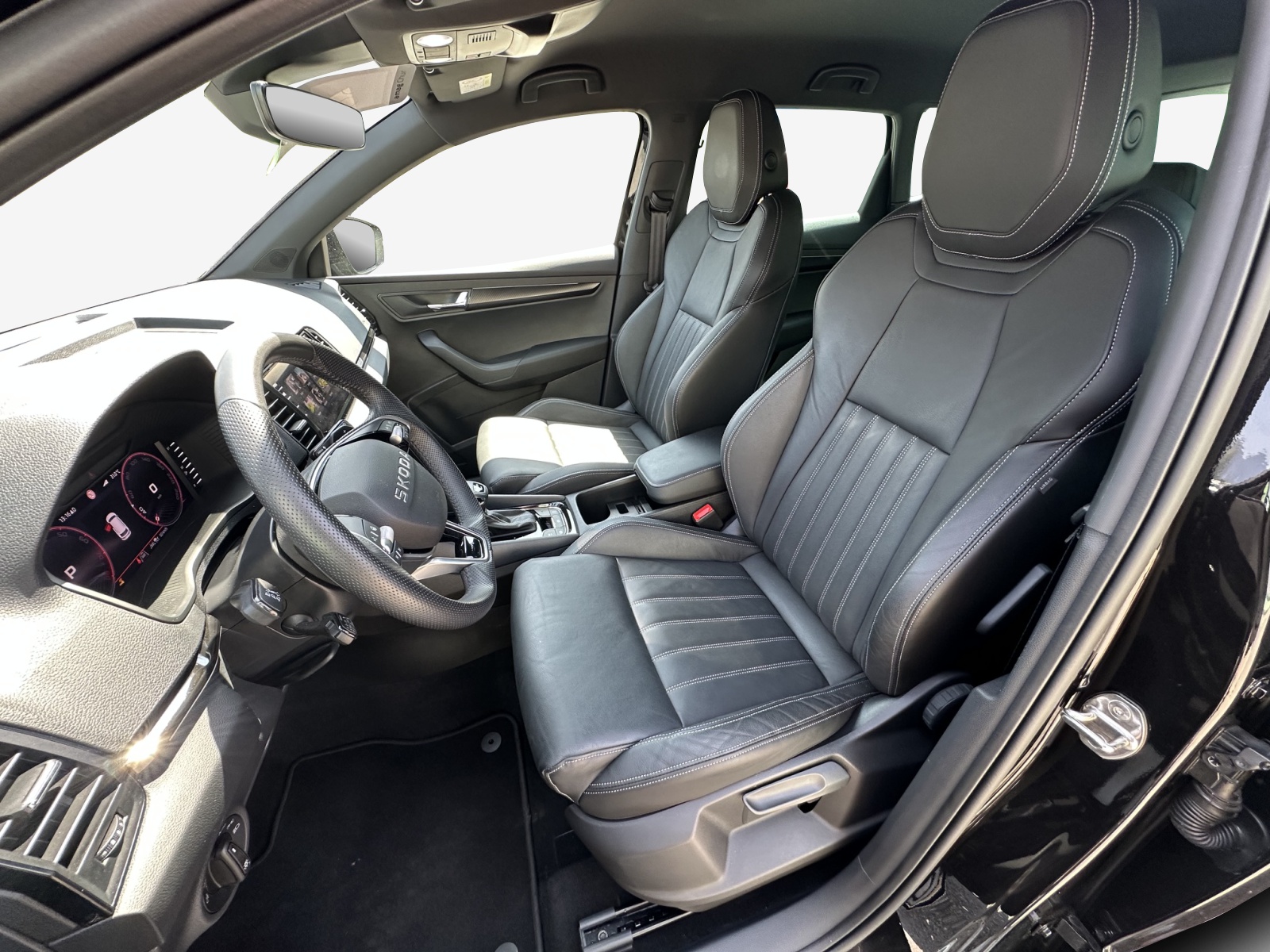 SKODA Karoq 2.0 TSI SportLine 4x4 DSG-image-7