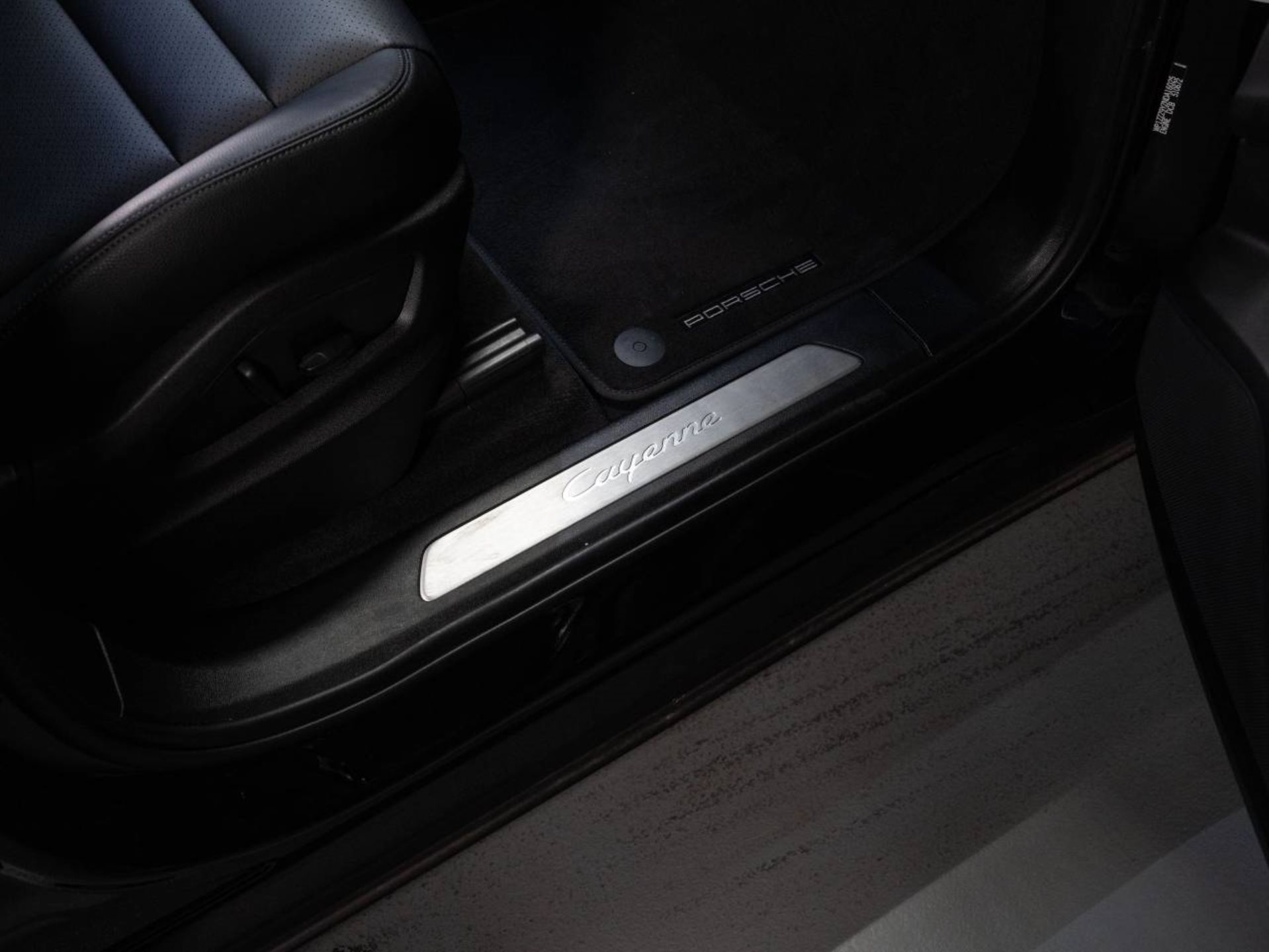 PORSCHE Cayenne E-Hybrid (MY22)-image-16