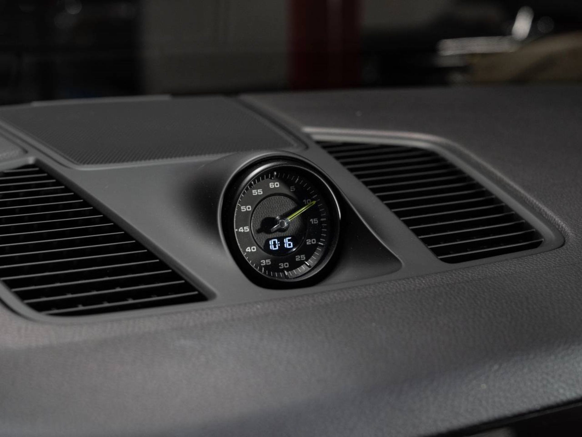 PORSCHE Cayenne E-Hybrid (MY22)-image-9