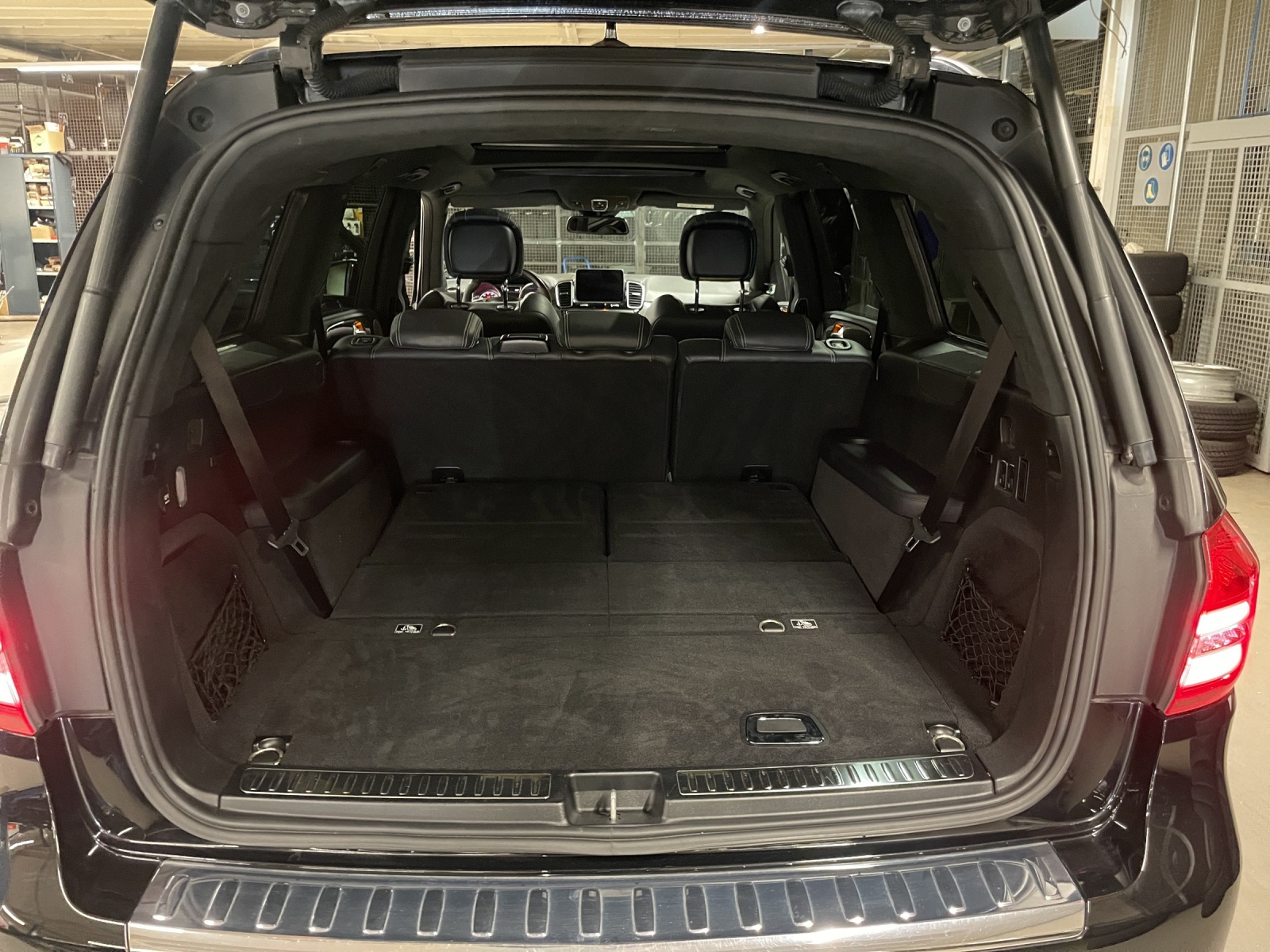 MERCEDES-BENZ GLS 63 AMG 4Matic-image-15
