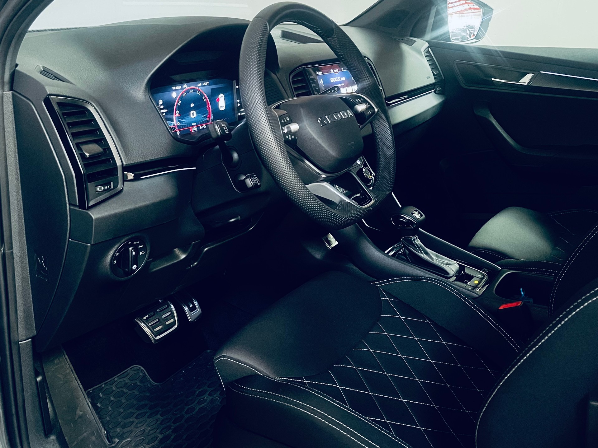 SKODA Karoq 2.0 TSI SportLine 4x4 DSG-image-12