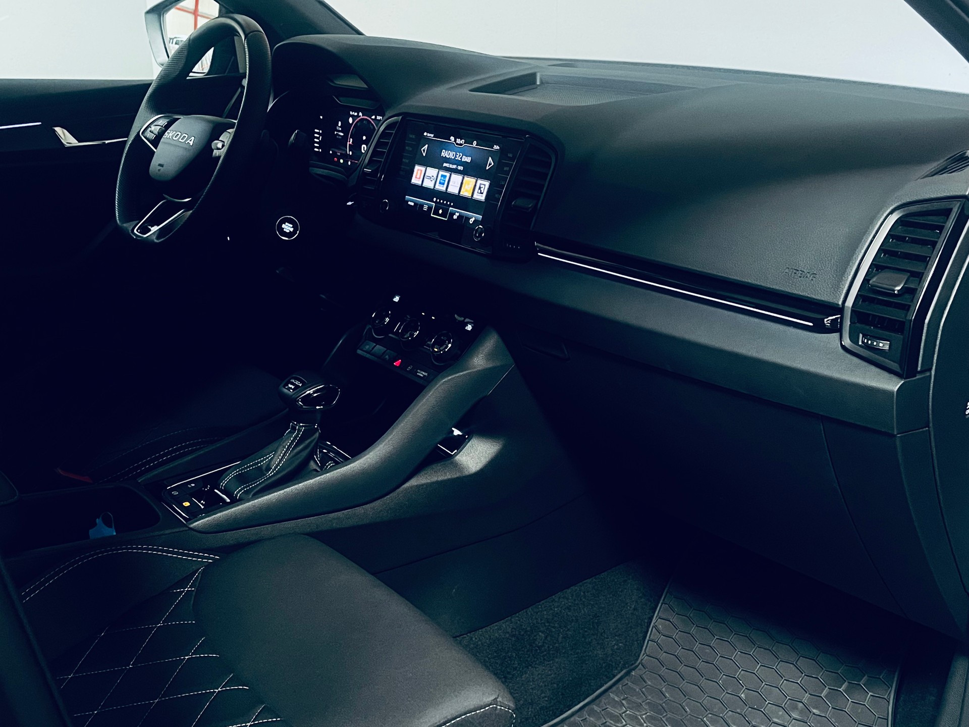 SKODA Karoq 2.0 TSI SportLine 4x4 DSG-image-14