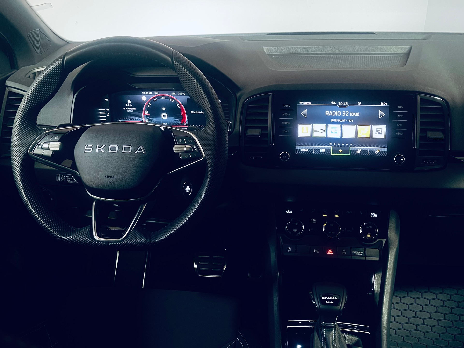 SKODA Karoq 2.0 TSI SportLine 4x4 DSG-image-15