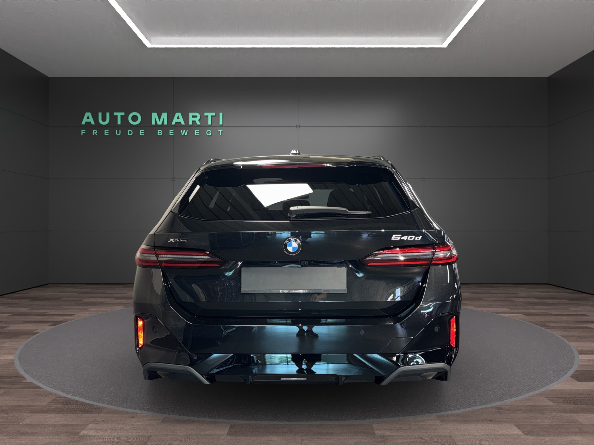 BMW 540d xDrive Touring-showroom-element-2
