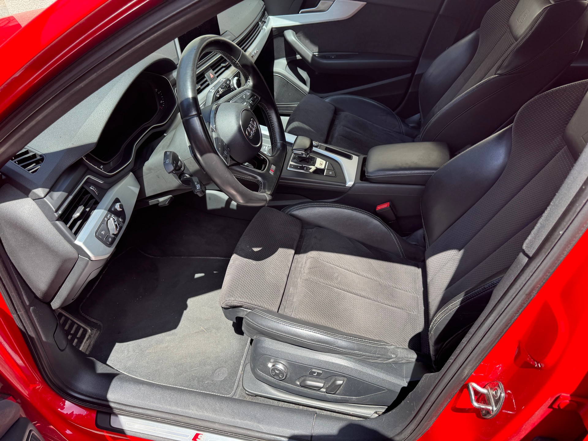 AUDI 3.0 V6 TFSI quattro S-Tronic-image-2