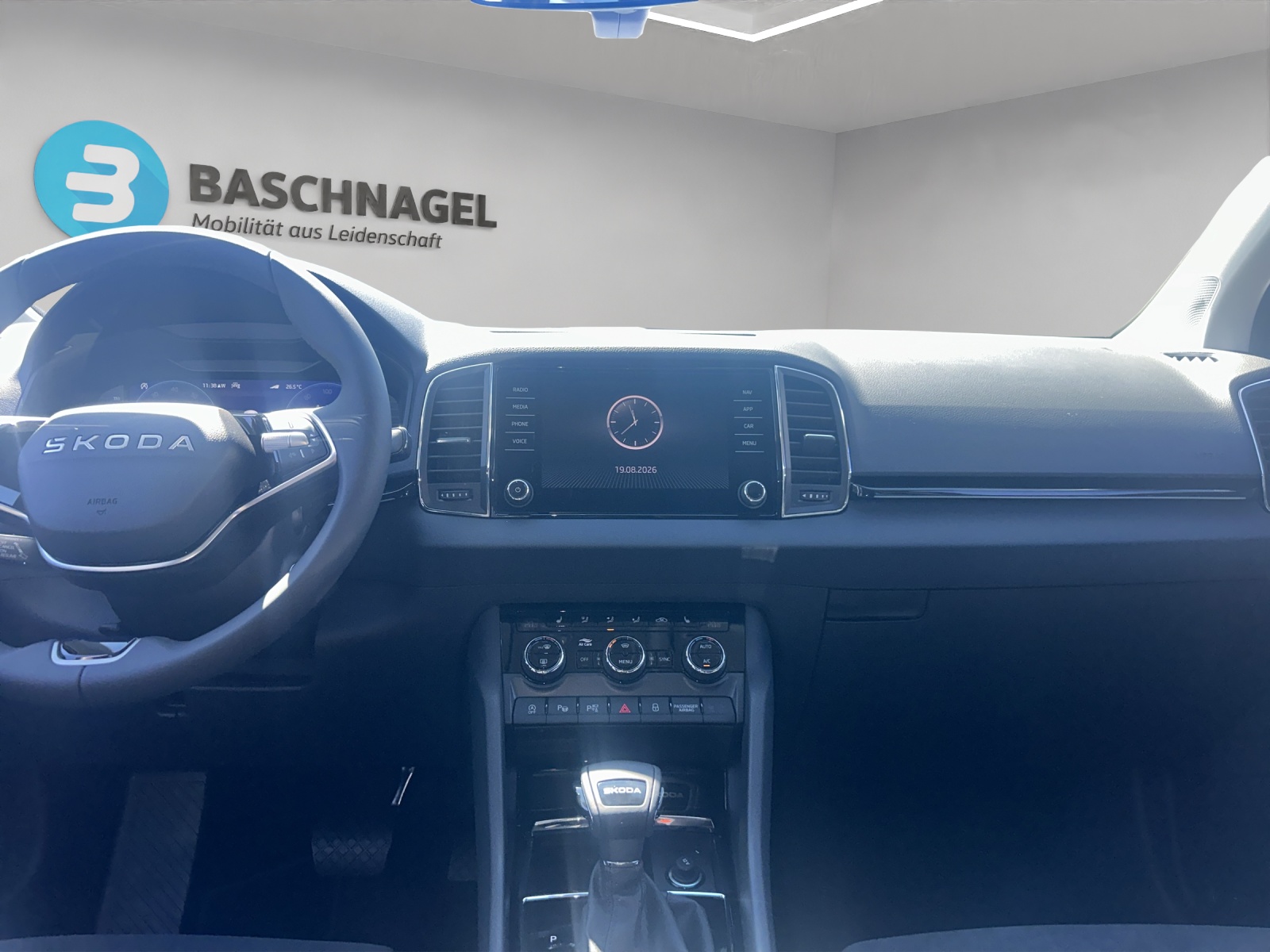 SKODA Karoq 1.5 TSI Dynamic DSG-image-4