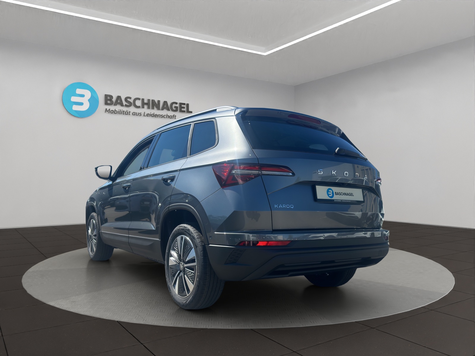 SKODA Karoq 1.5 TSI Dynamic DSG-showroom-element-2