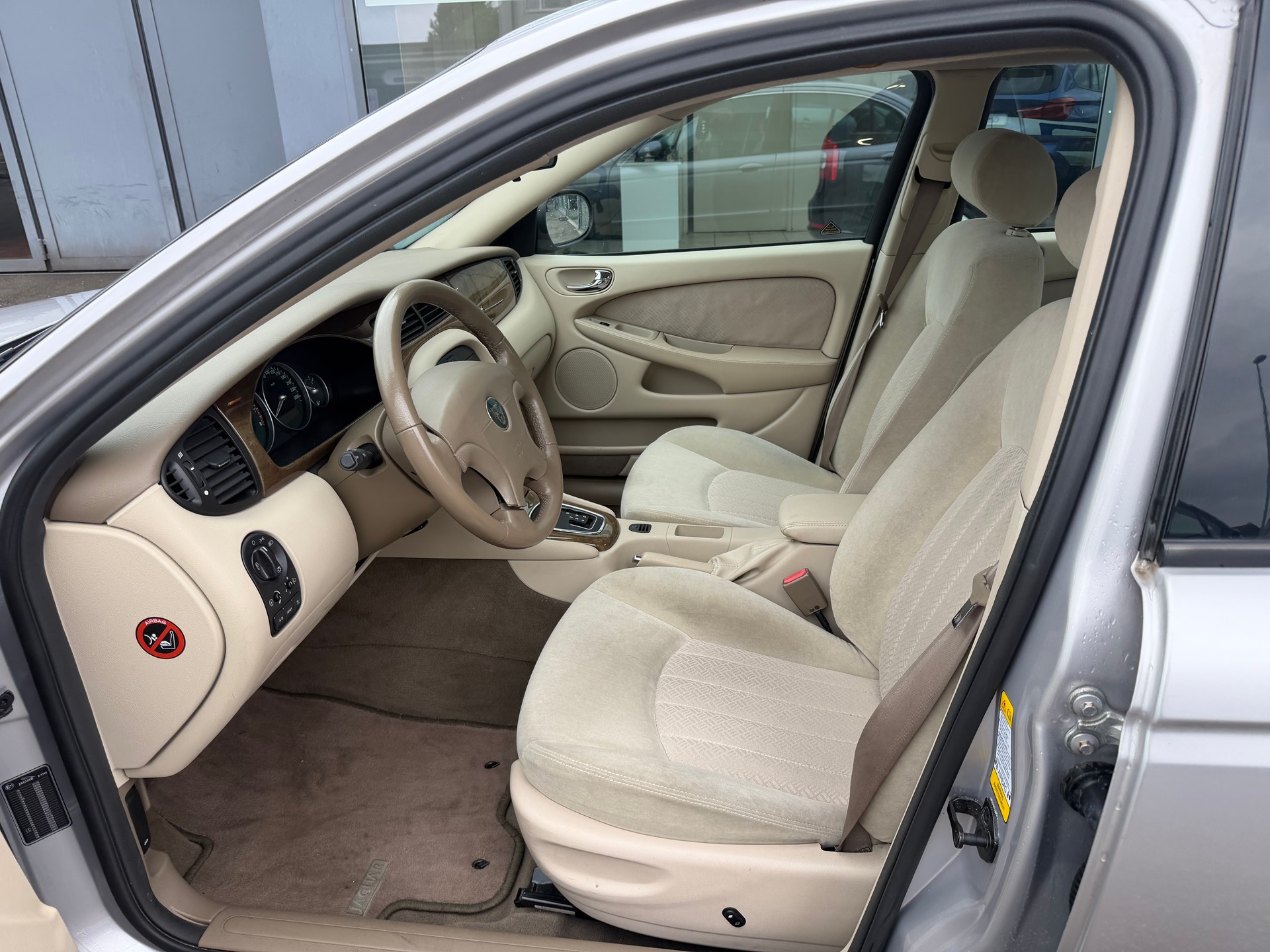 JAGUAR X-Type 2.5 V6 Traction4-image-11