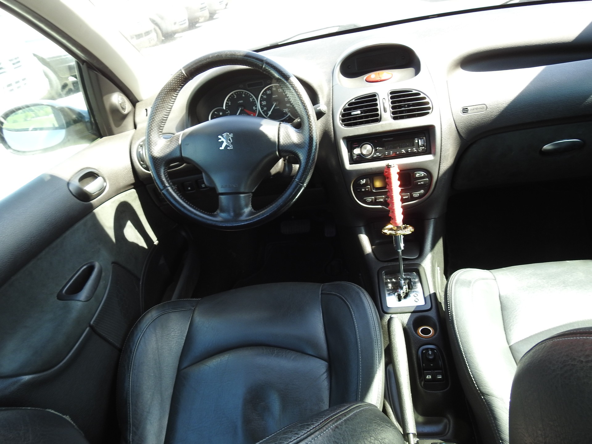 PEUGEOT 206 1.6 16V XS-image-18