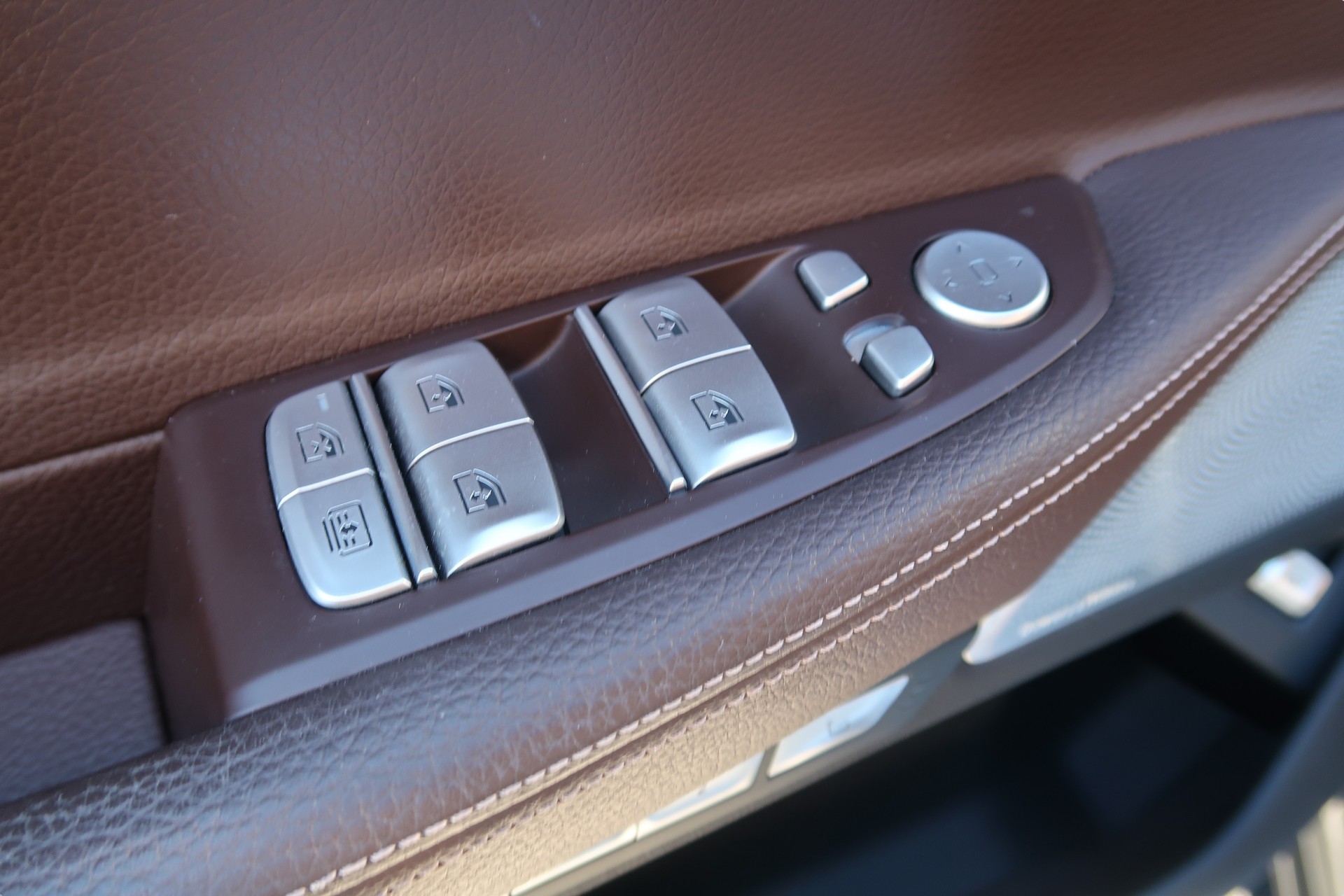 BMW 750i xDrive Steptronic-image-8