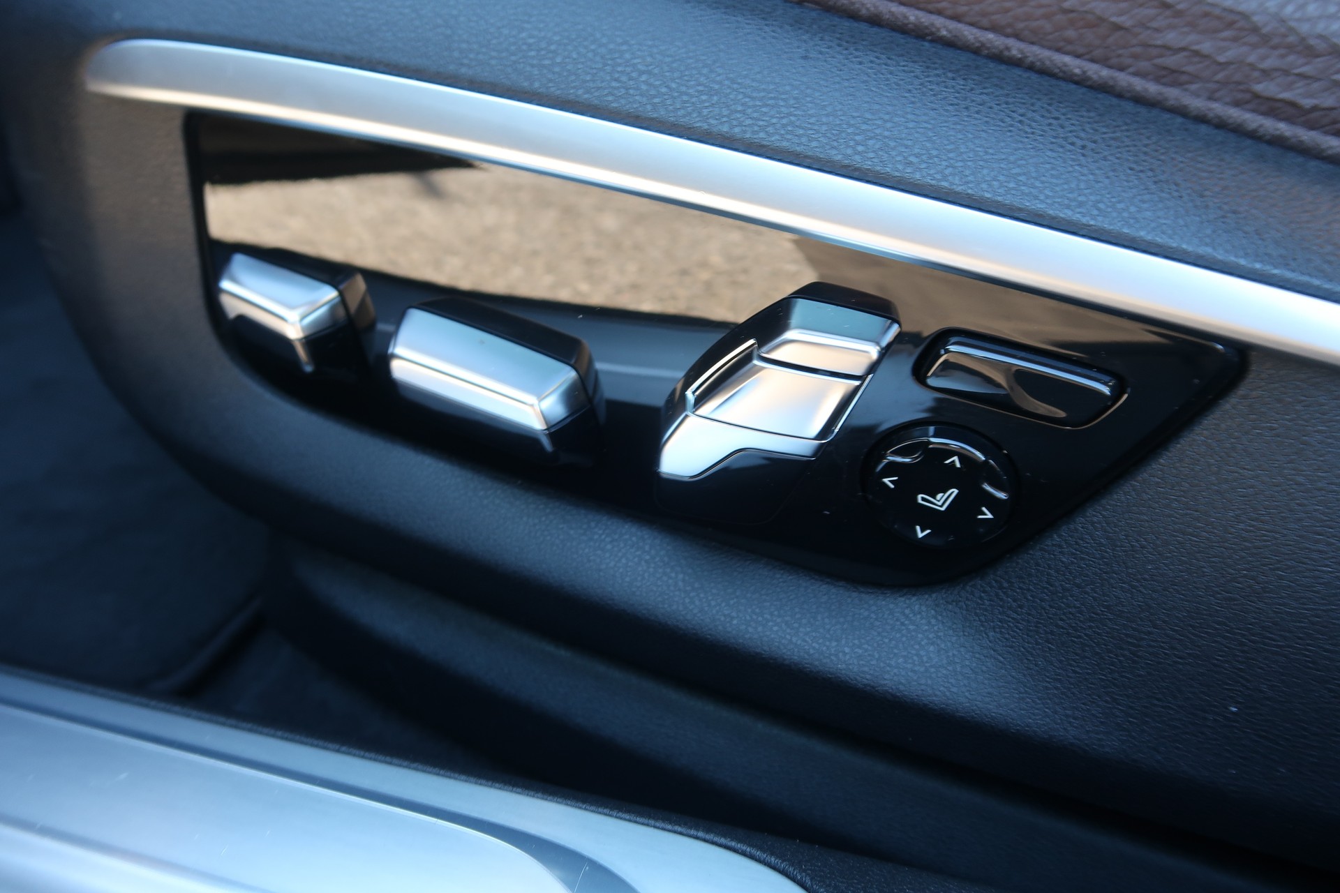 BMW 750i xDrive Steptronic-image-11