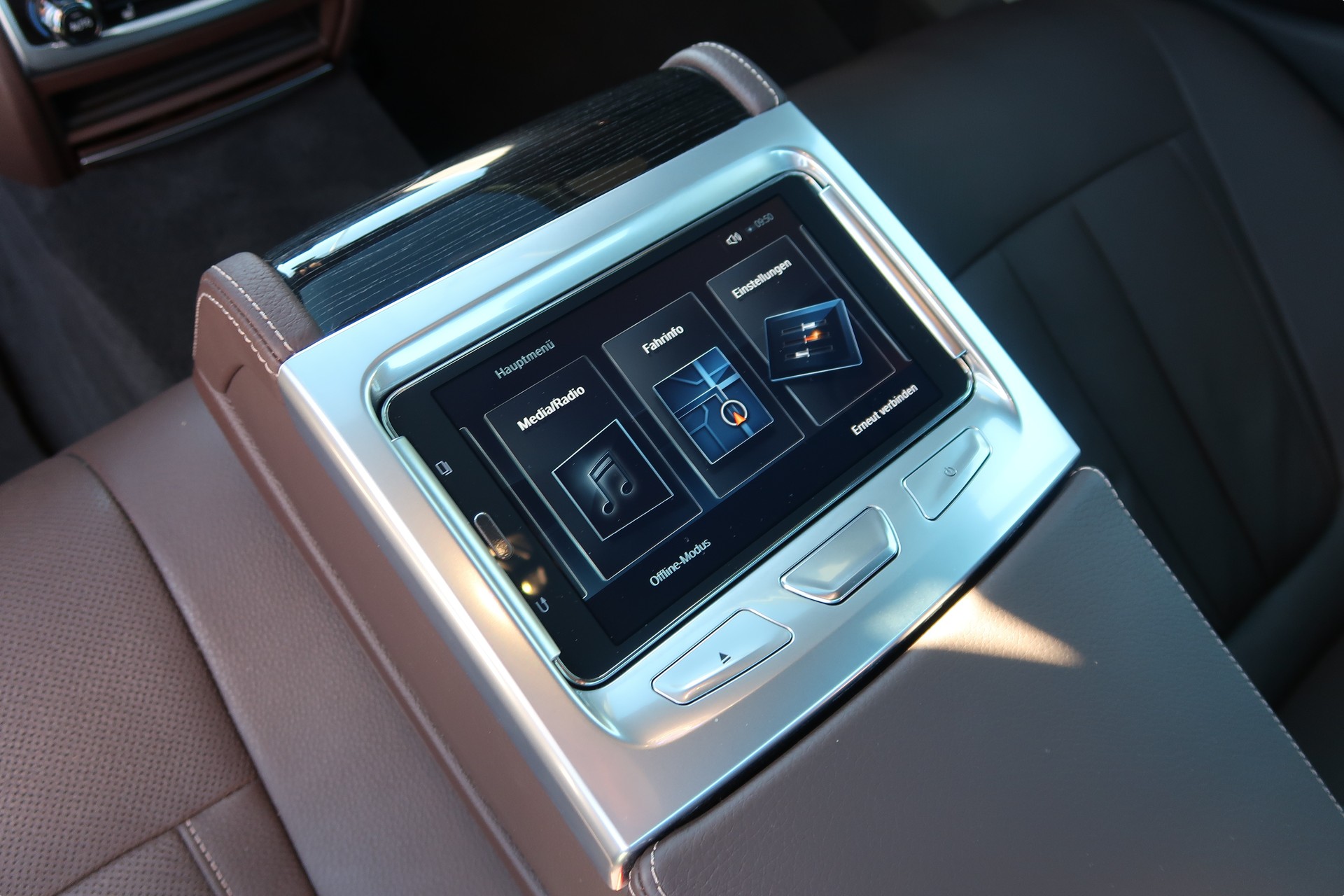 BMW 750i xDrive Steptronic-image-23